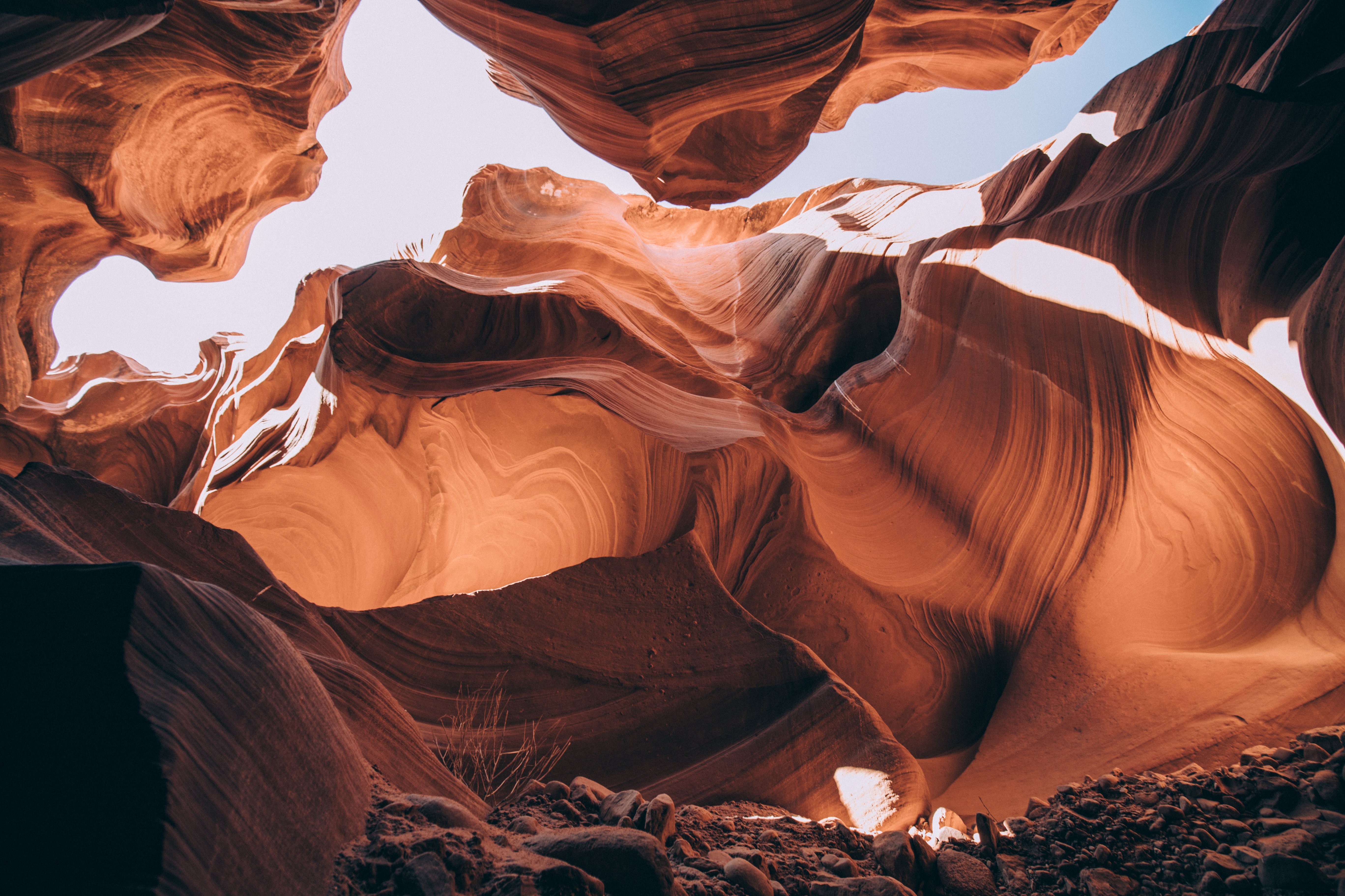 Stunning Red Sandstone Formations in Antelope Canyon – Captivating Photo