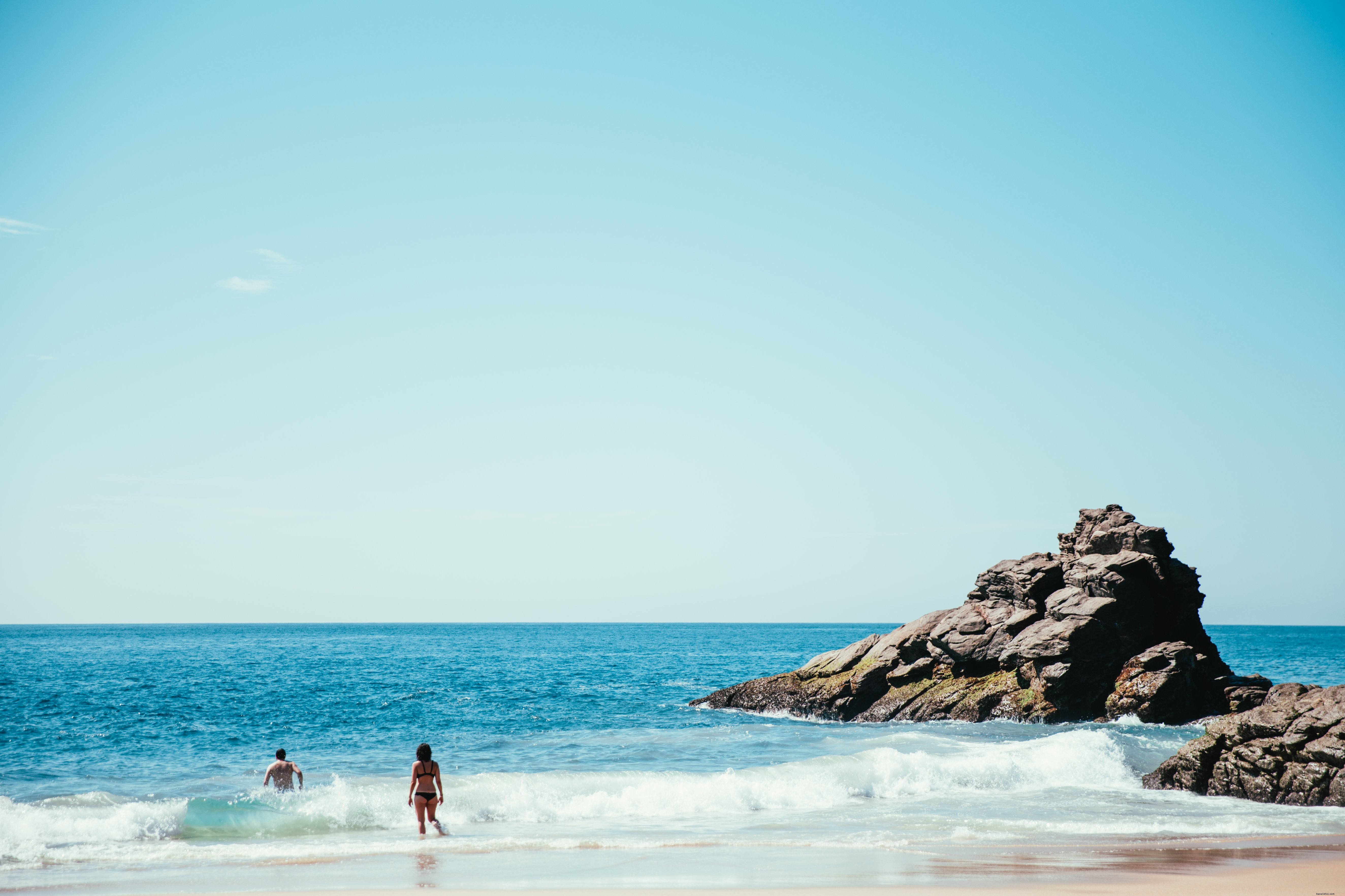 Stunning Beachgoers Swimming in Crystal-Clear Ocean – Professional Stock Photo