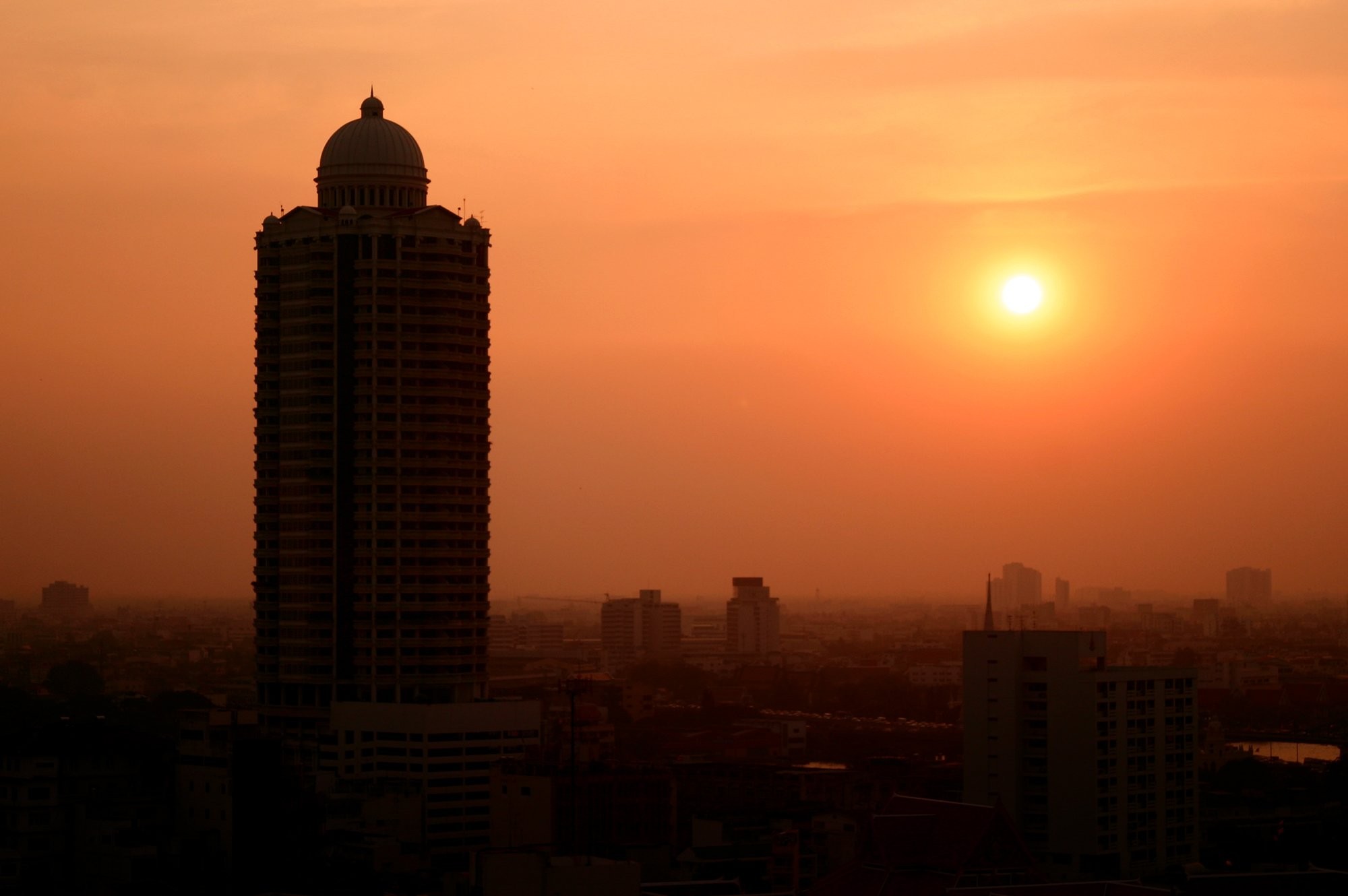 Serene Warm Sunrise Over a Peaceful Sleeping City – Stunning Photo