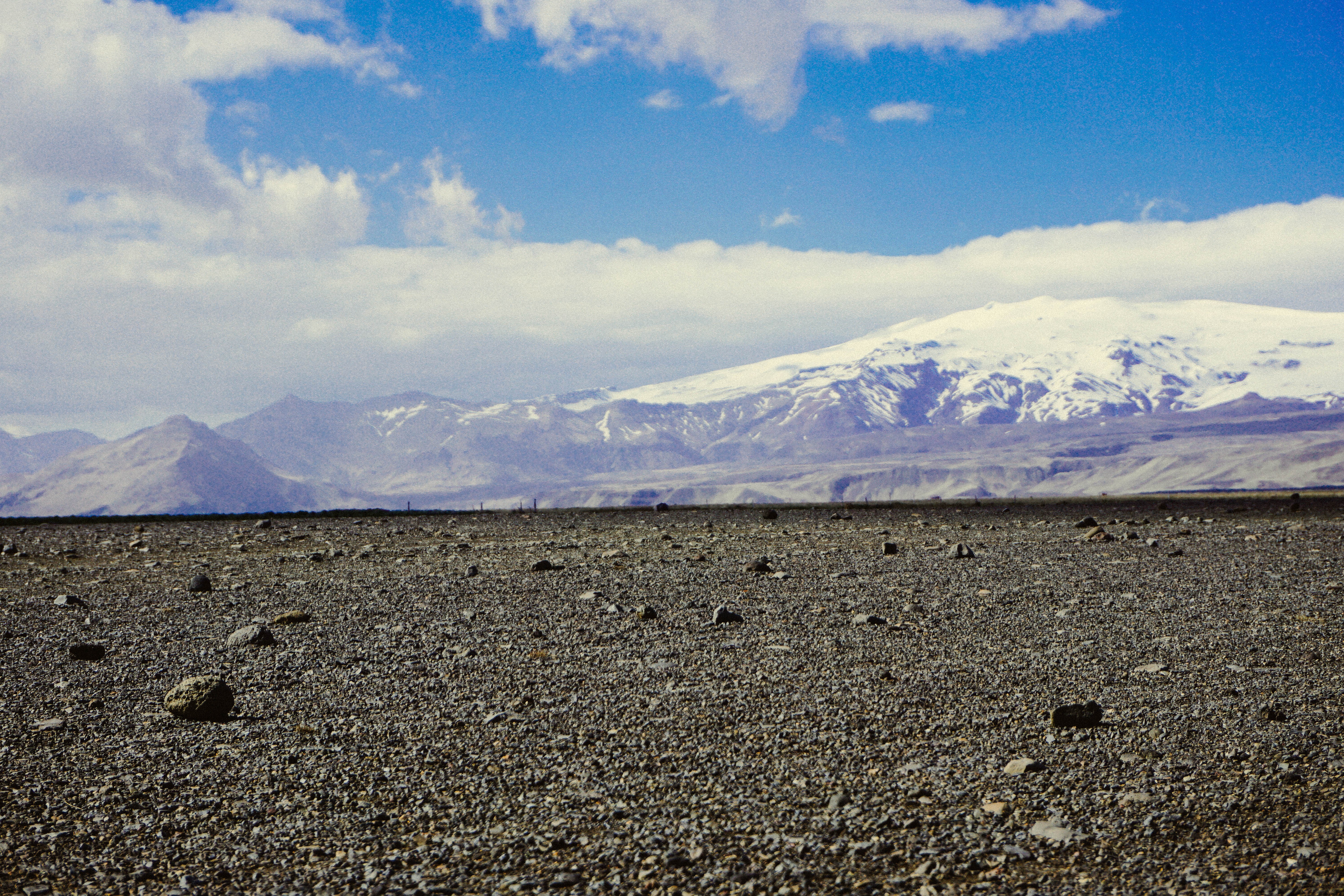 Stunning Mountain Landscape in Iceland: Breathtaking Photo