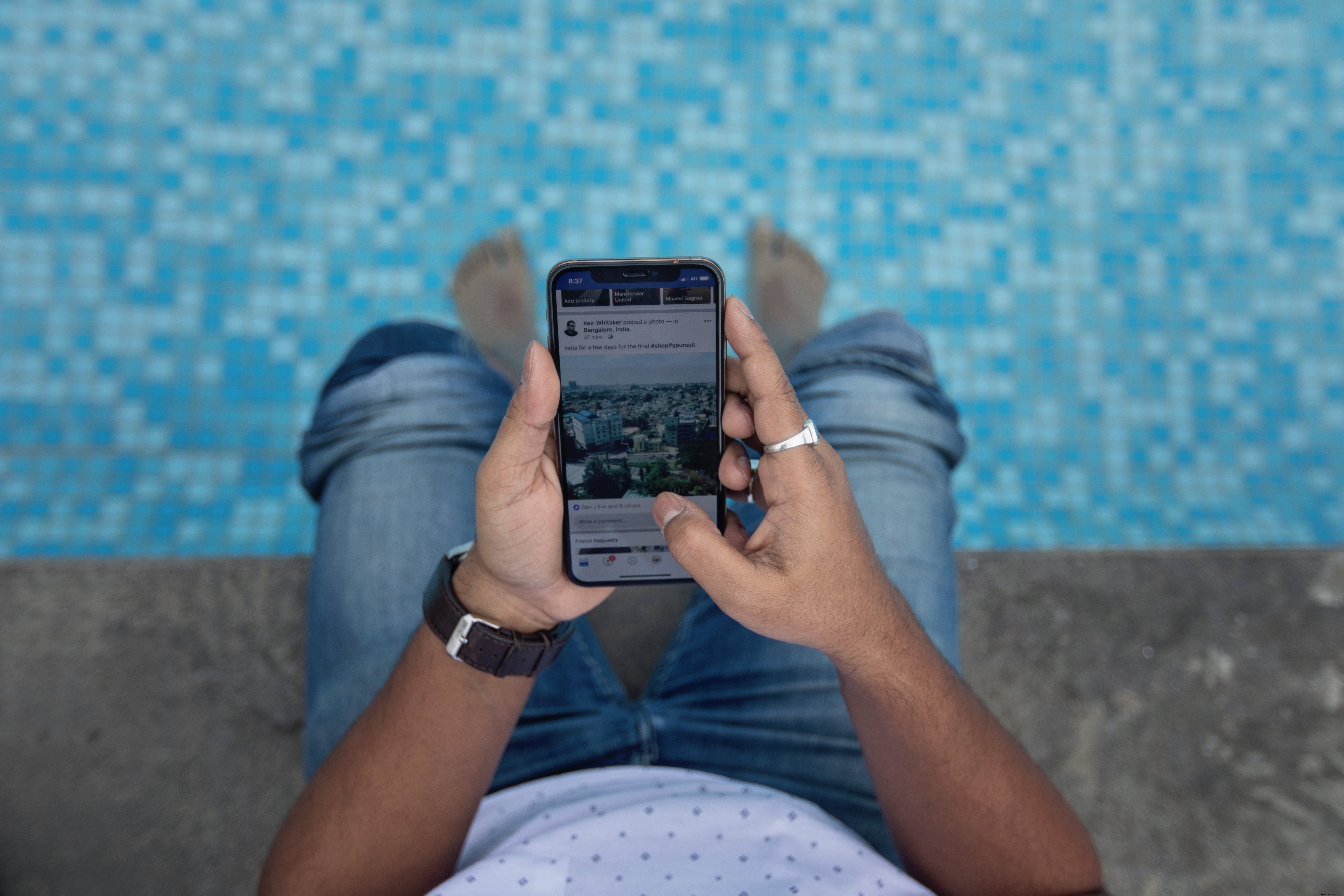 Stunning Poolside Smartphone Photo: Relaxation and Tech in Harmony