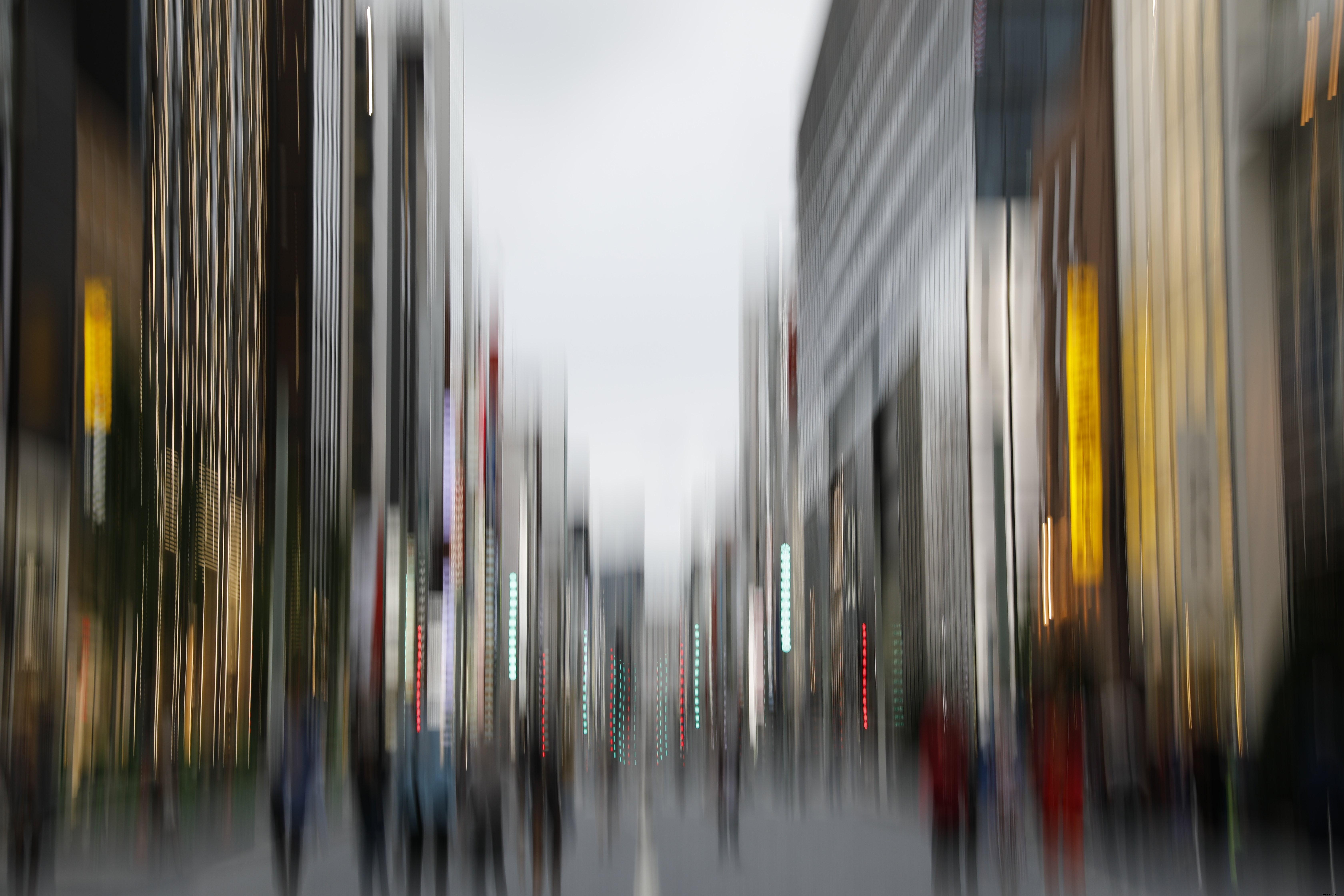Dynamic City Street Scene Captured in Motion: Stunning Urban Photography