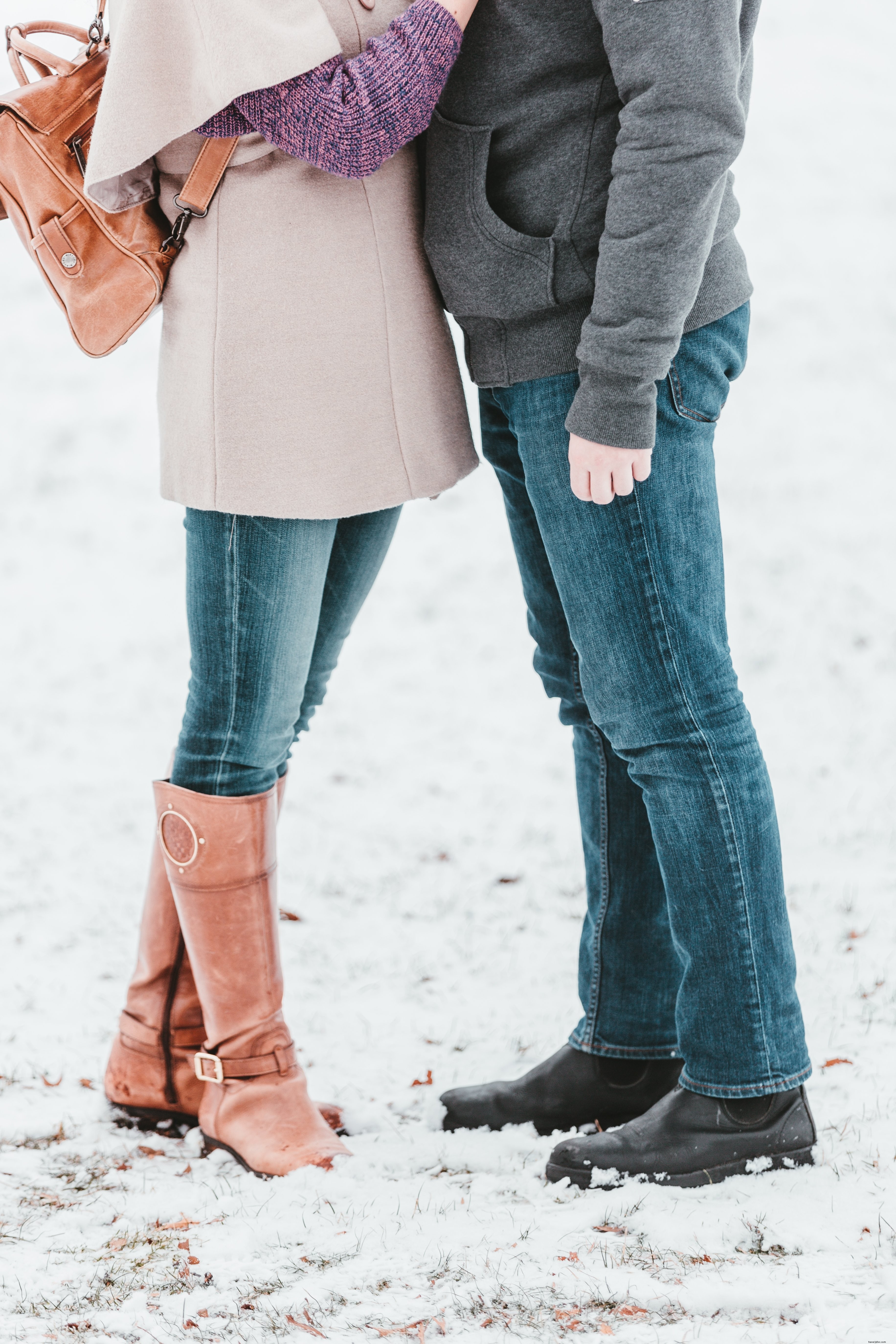 Heartwarming Winter Embrace: Loving Couple s Cozy Photo Moment