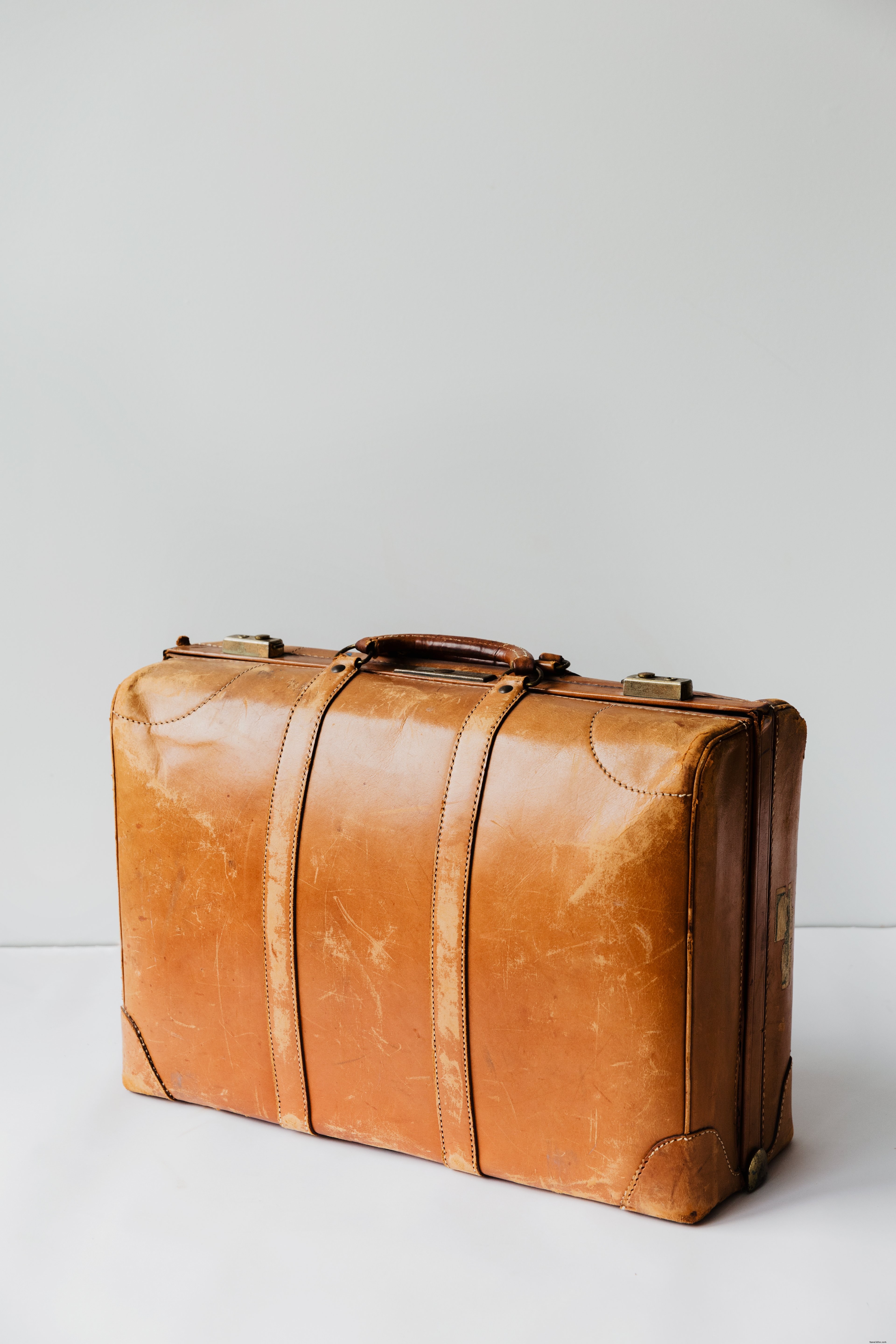 Elegant Brown Leather Suitcase - Stunning High-Resolution Photo