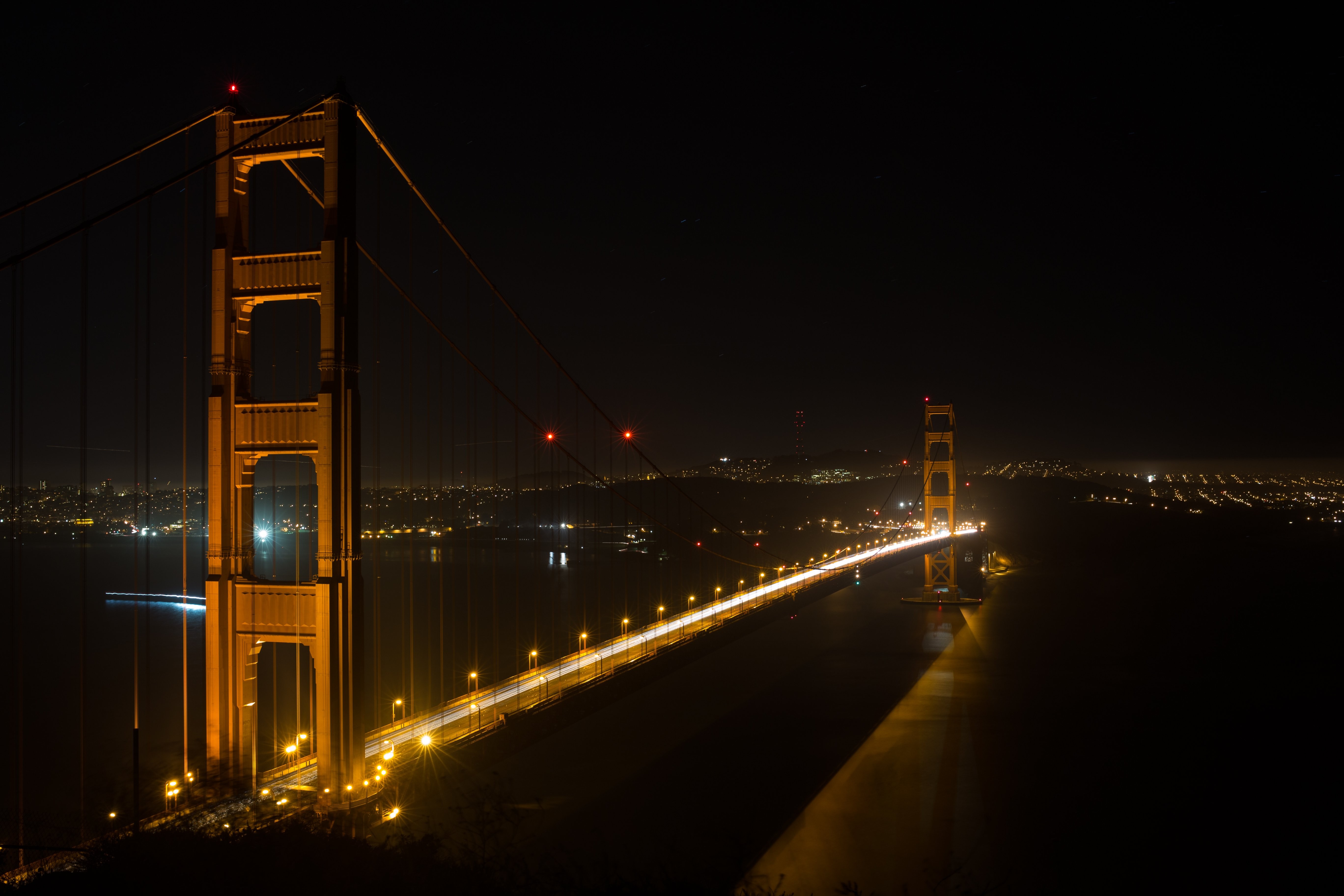Stunning Golden Gate Bridge Photo: Iconic San Francisco Cityscape