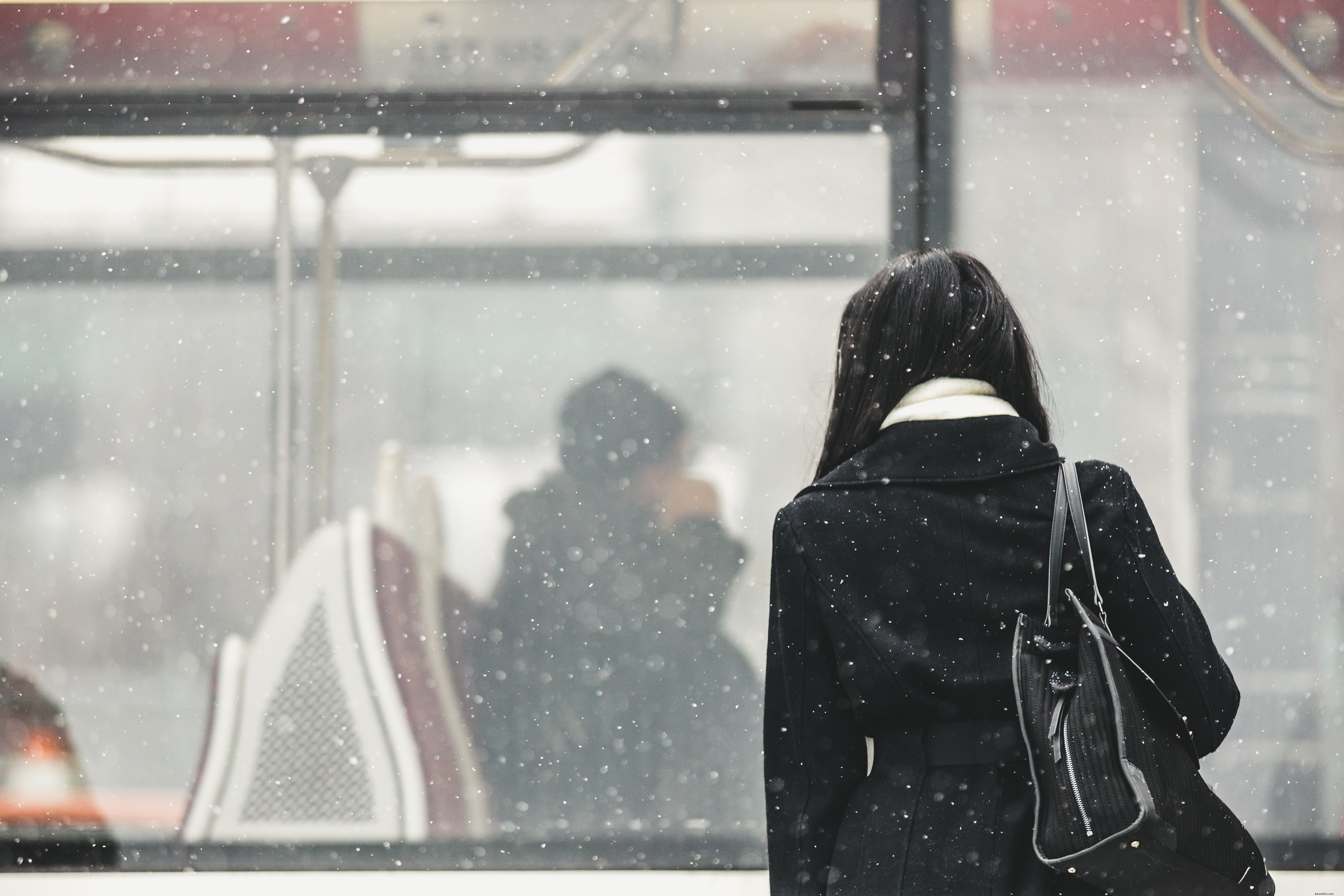 Stunning Photo: Waiting for Transit in Heavy Snow