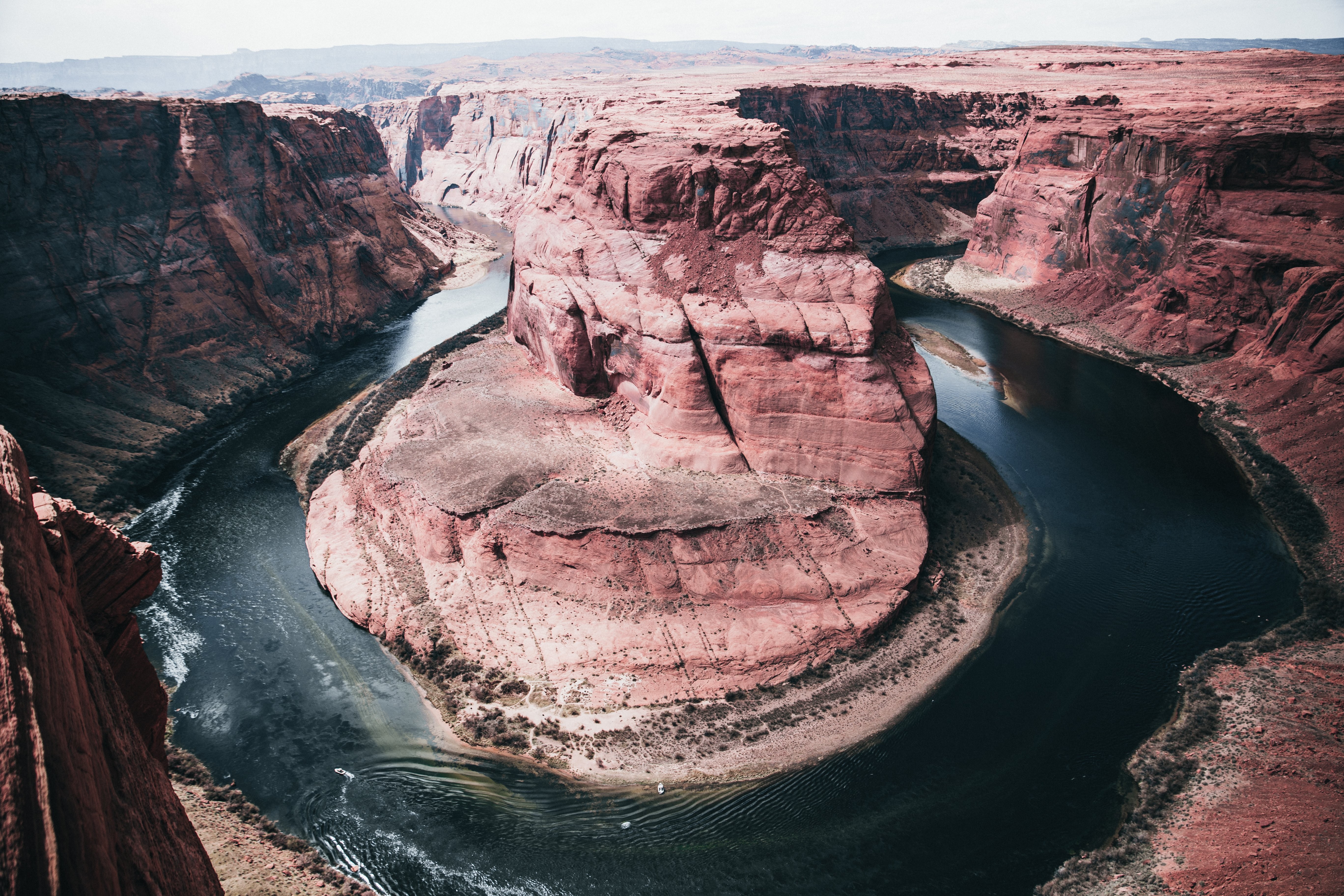 Stunning Horseshoe Bend: Iconic Colorado River Panorama in the USA