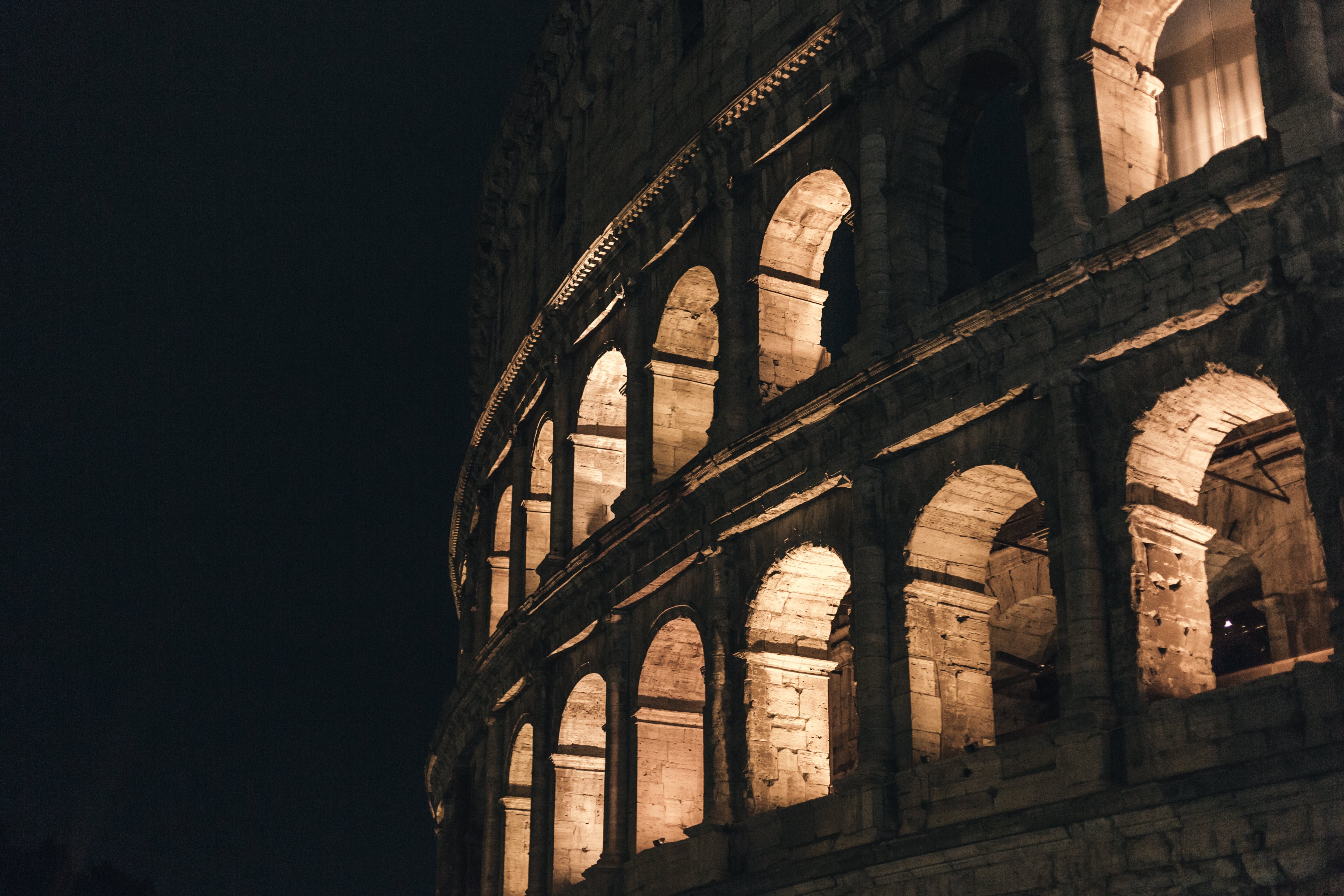 Stunning Nighttime Photo of Rome s Colosseum