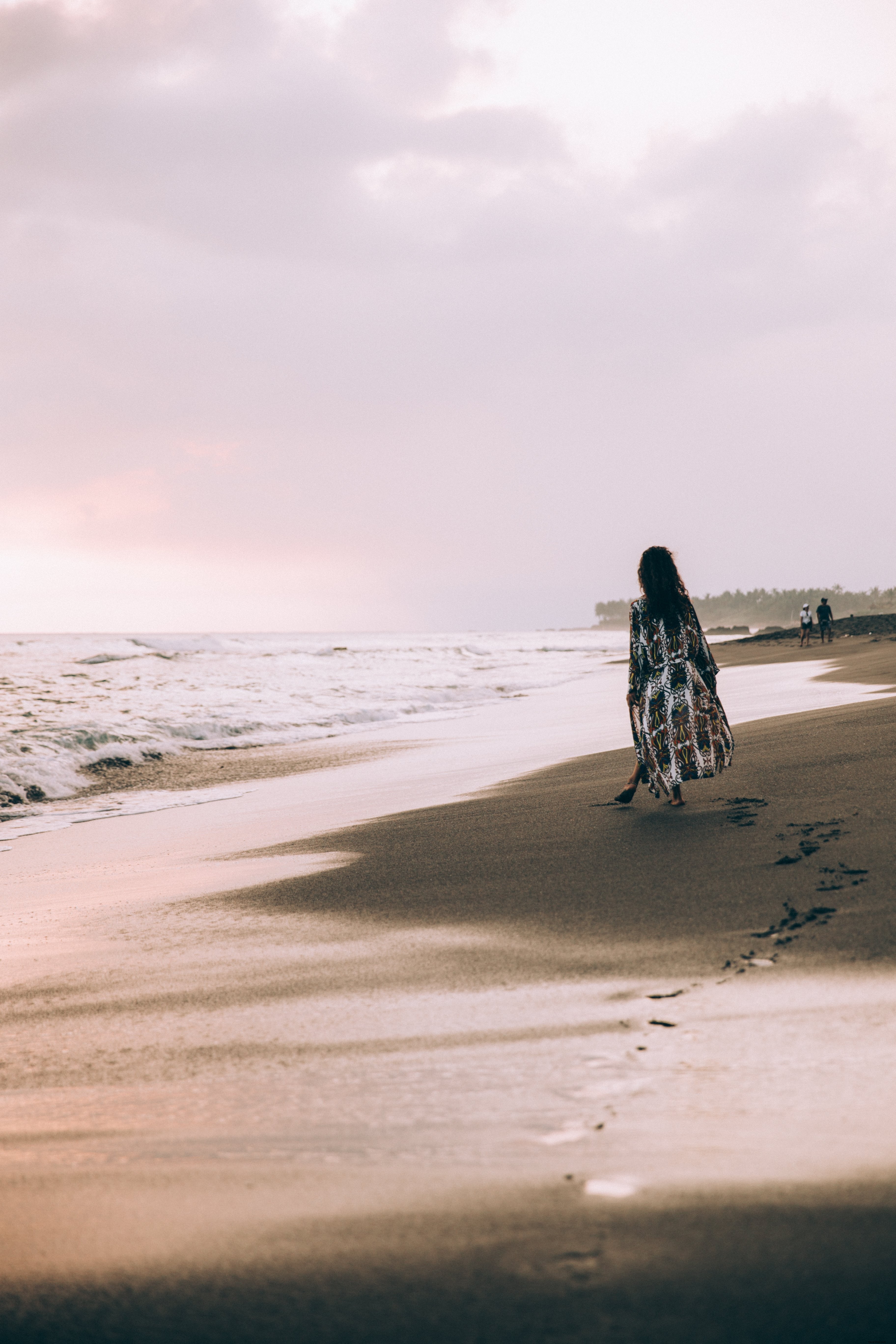 Elegant Woman Posing with Anklet on Scenic Rocky Beach – Stunning Photo