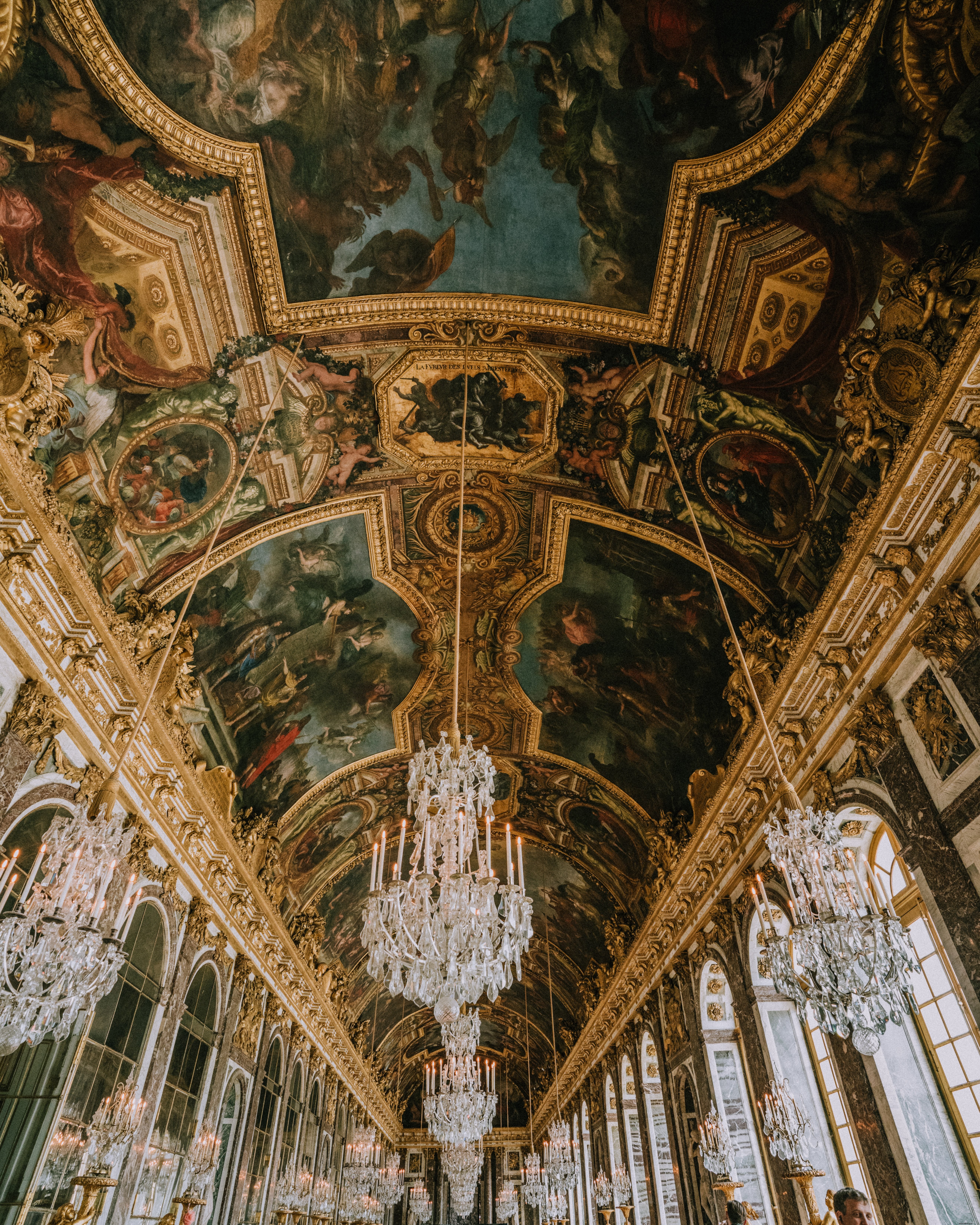 Exquisite Gold-Trimmed Frescoes and Crystal Chandeliers: Stunning Interior Photo