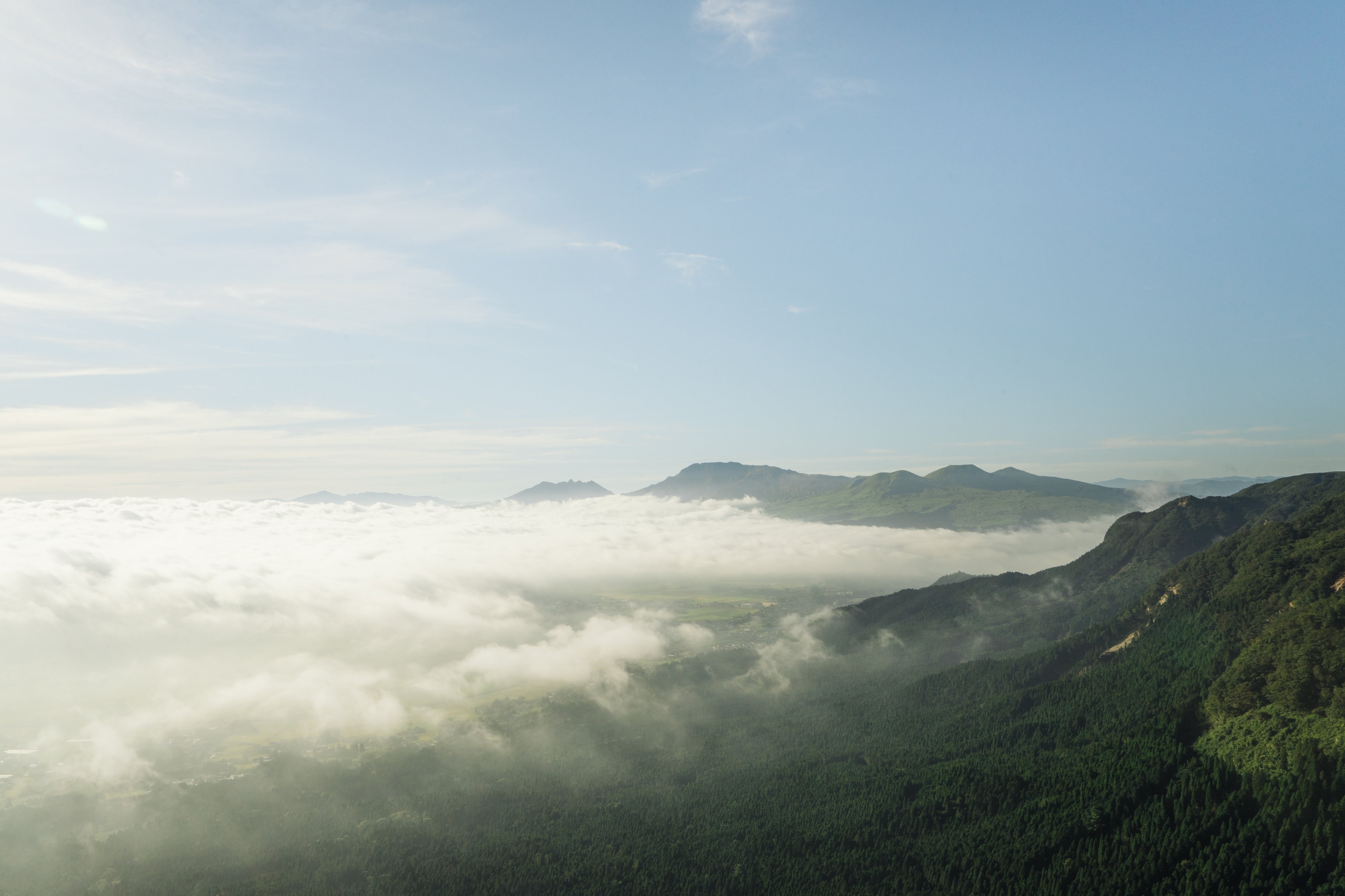 Stunning Clouds Drifting Over Majestic Mountains – Breathtaking Landscape Photo
