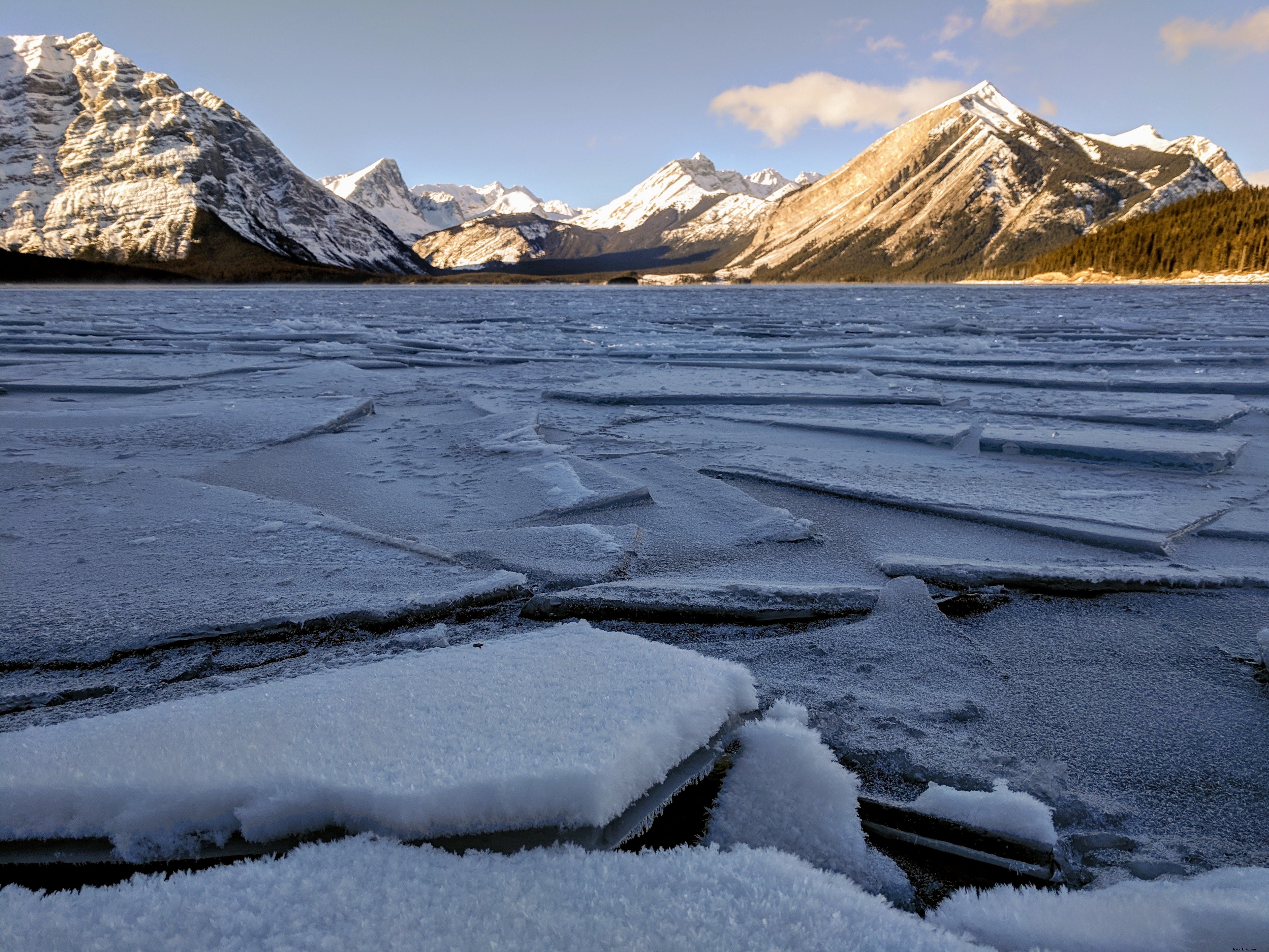 Stunning Sheets of Ice Blanketing a Frozen Lake – Captivating Photo