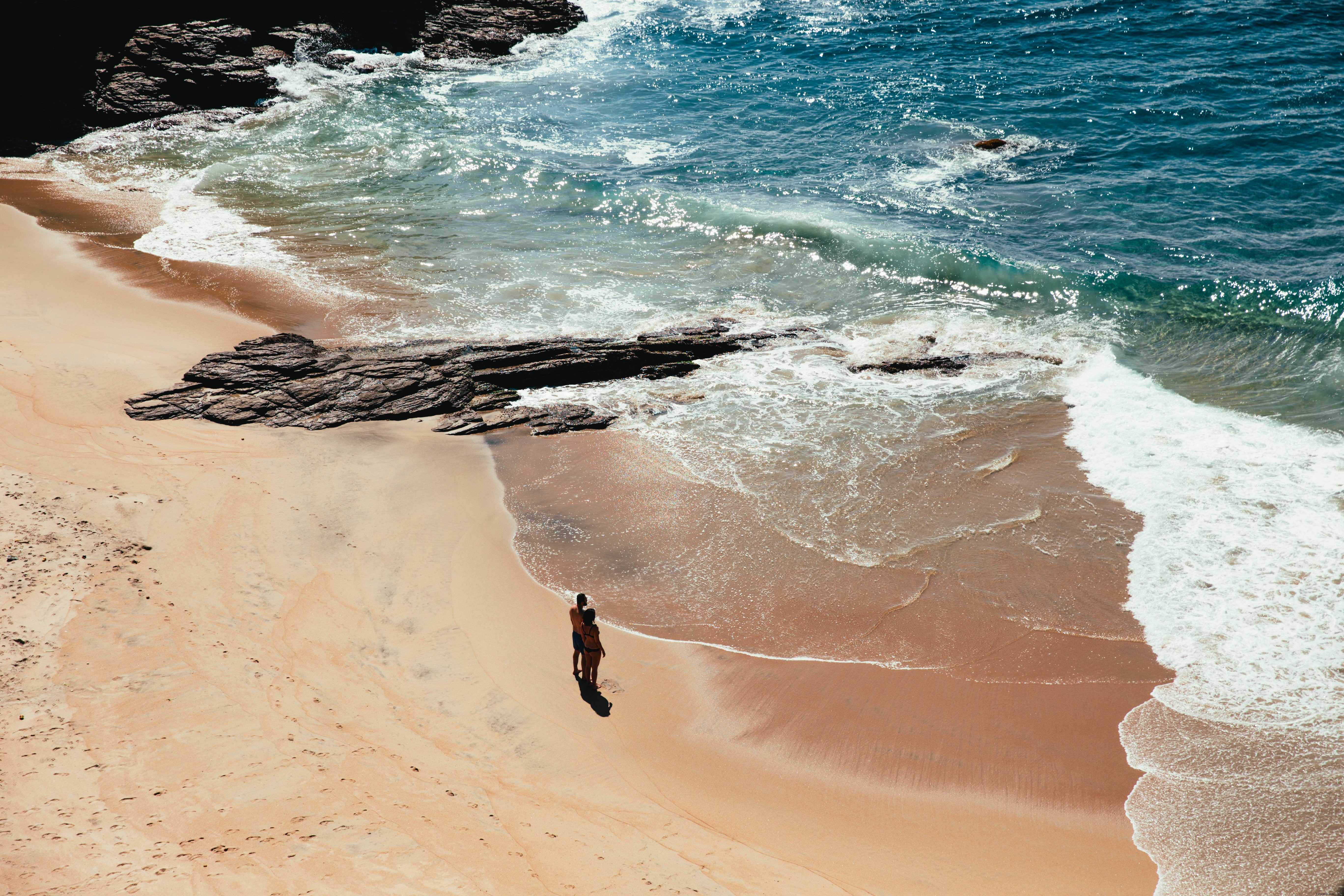 Romantic Couple Standing on Pristine Beach – Stunning High-Quality Photo