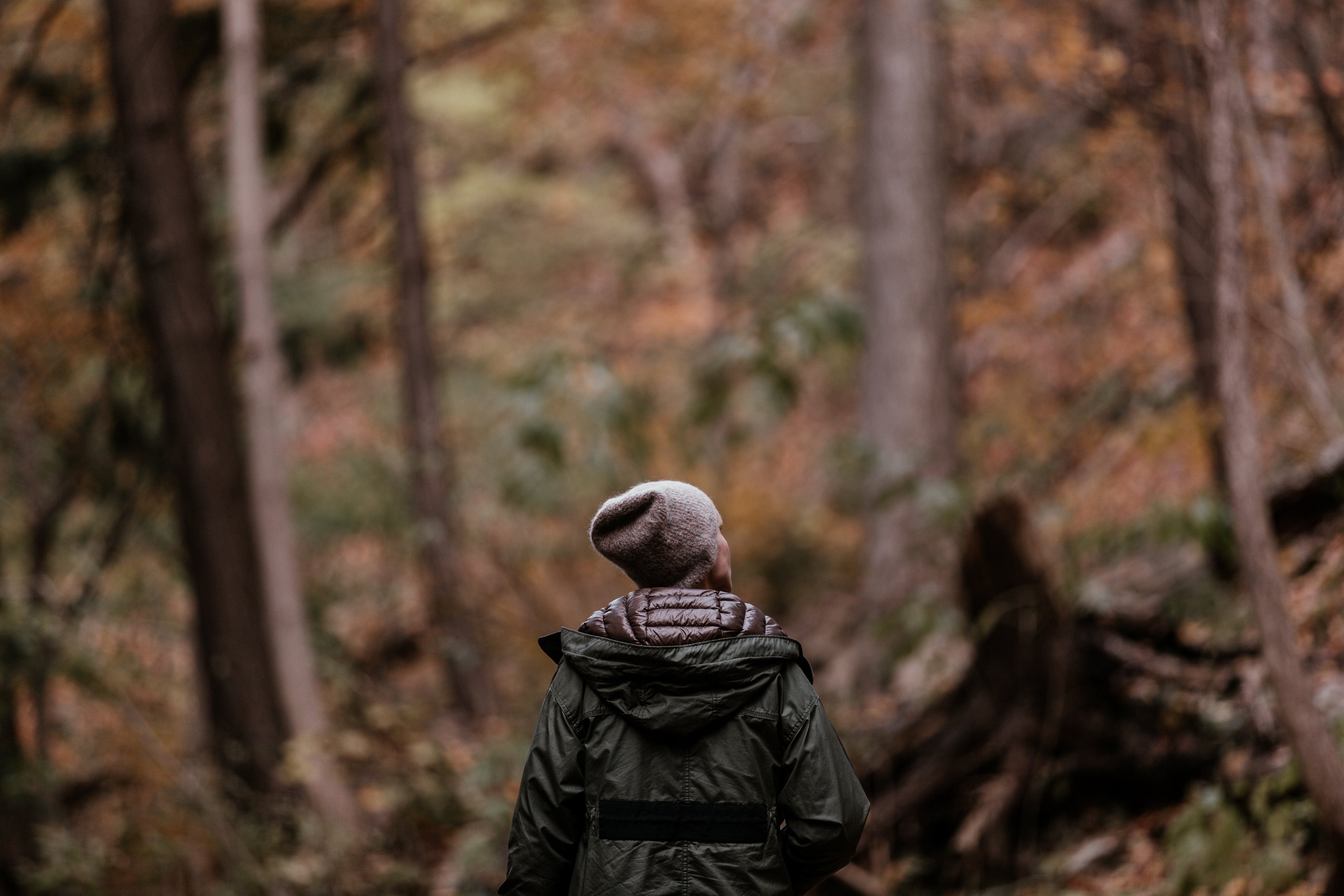 Autumn Hiking Fashion: Stunning Fall Outfit Photo Inspiration