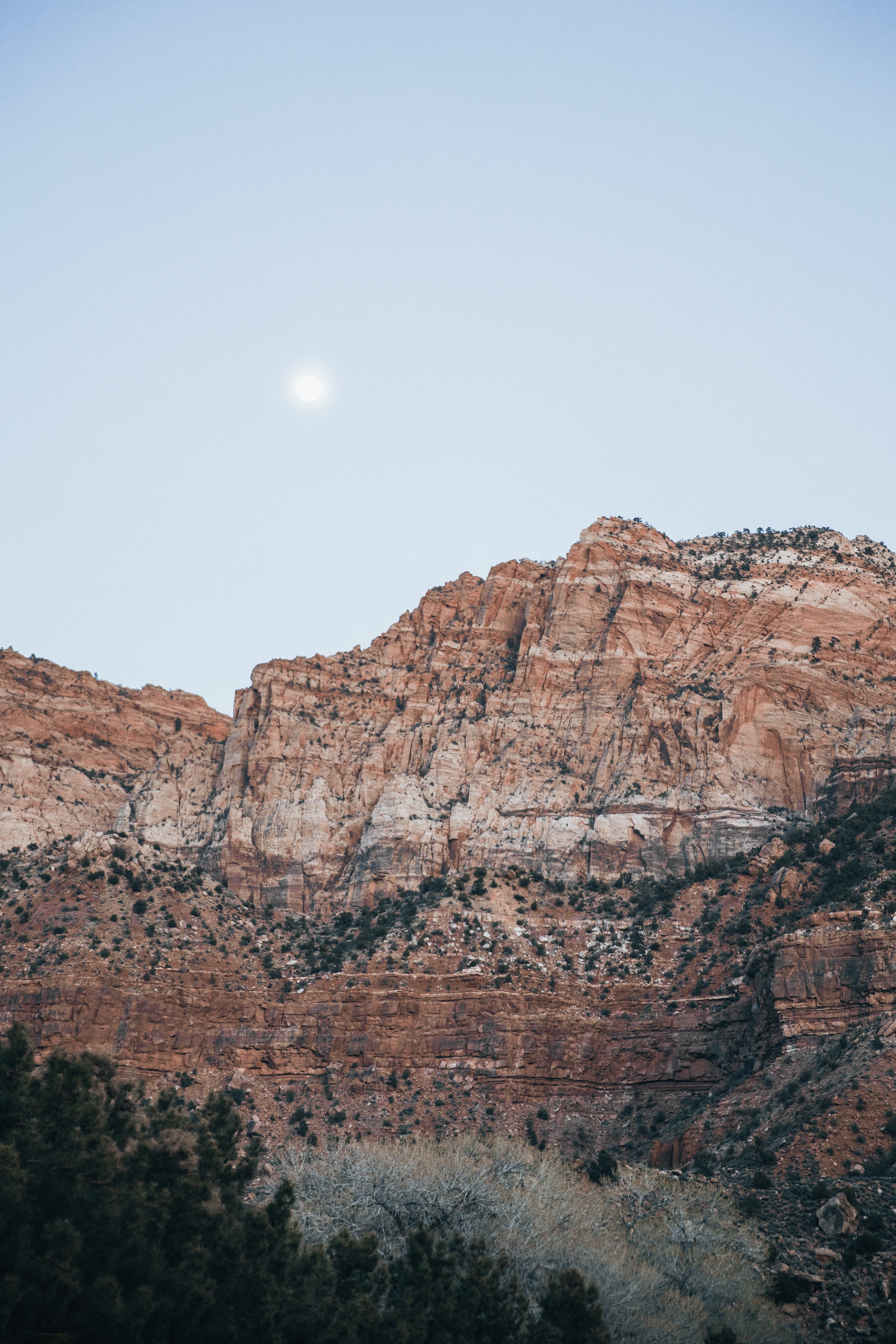 Stunning Layered Rock Formations of the Grand Canyon – Breathtaking Photo