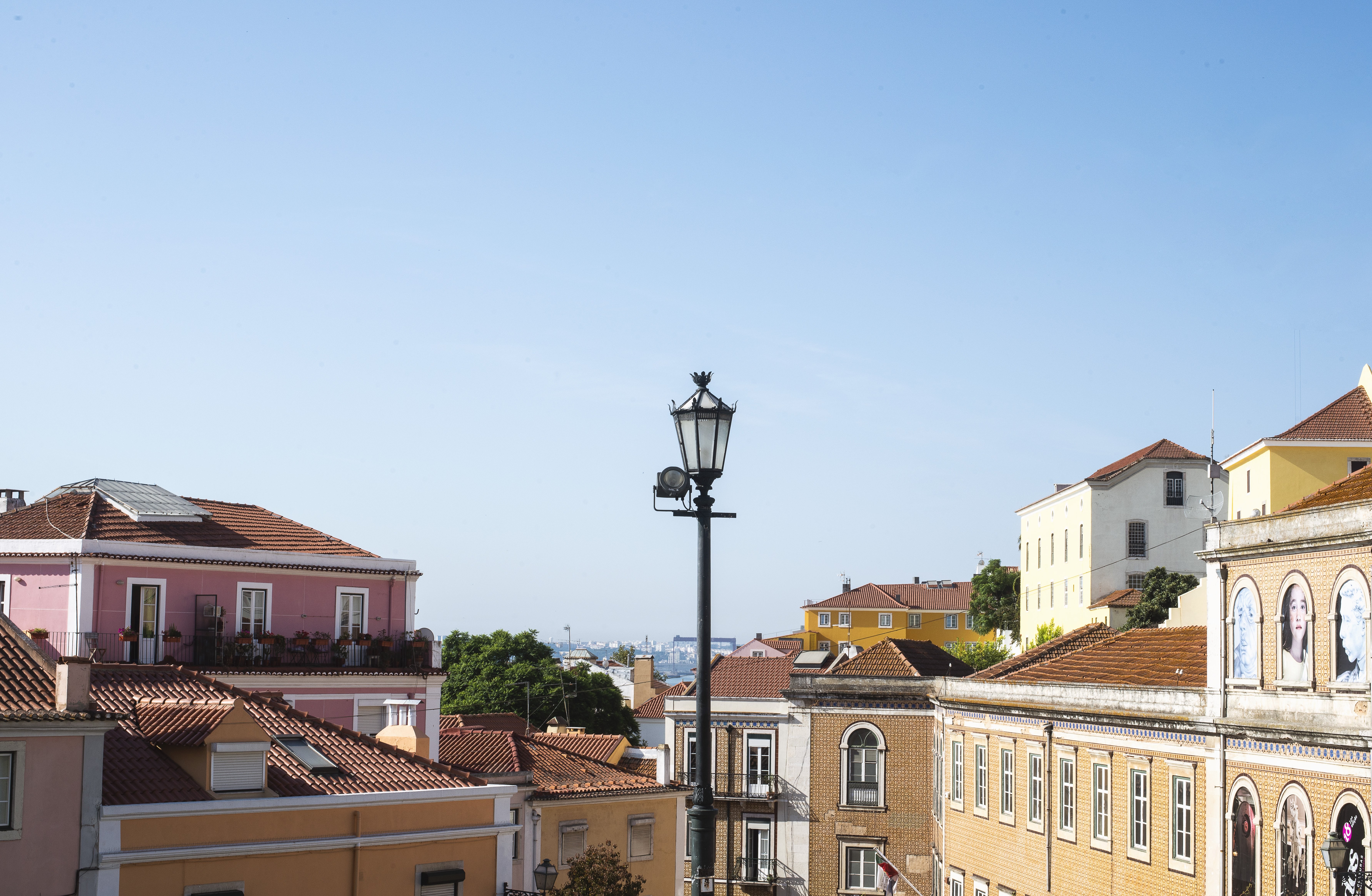 Lone Street Lamp Amidst Vibrant Colorful Houses – Stunning Urban Photo