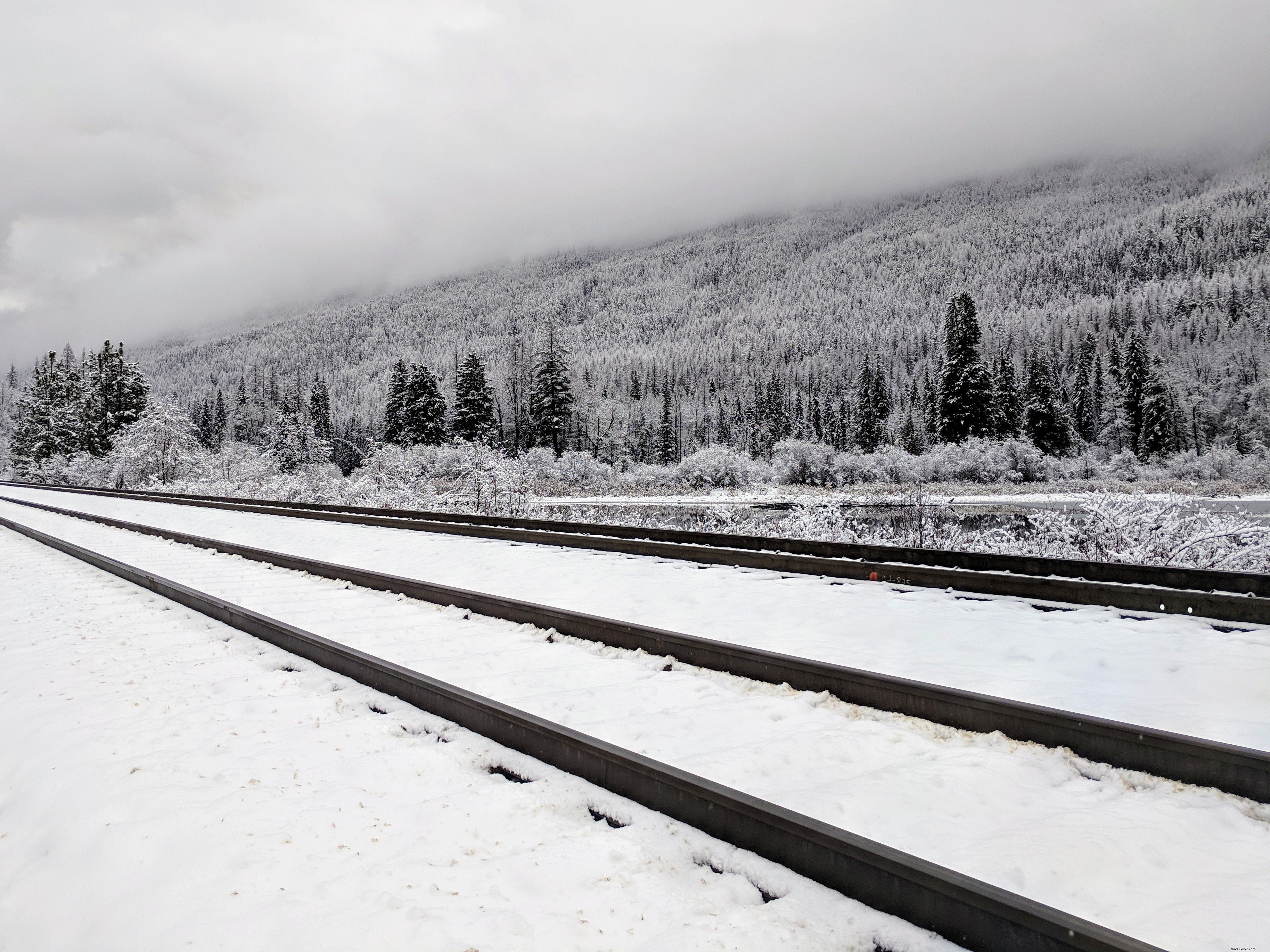Stunning Fog Rolling Over Snow-Capped Trees – Breathtaking Winter Landscape Photo