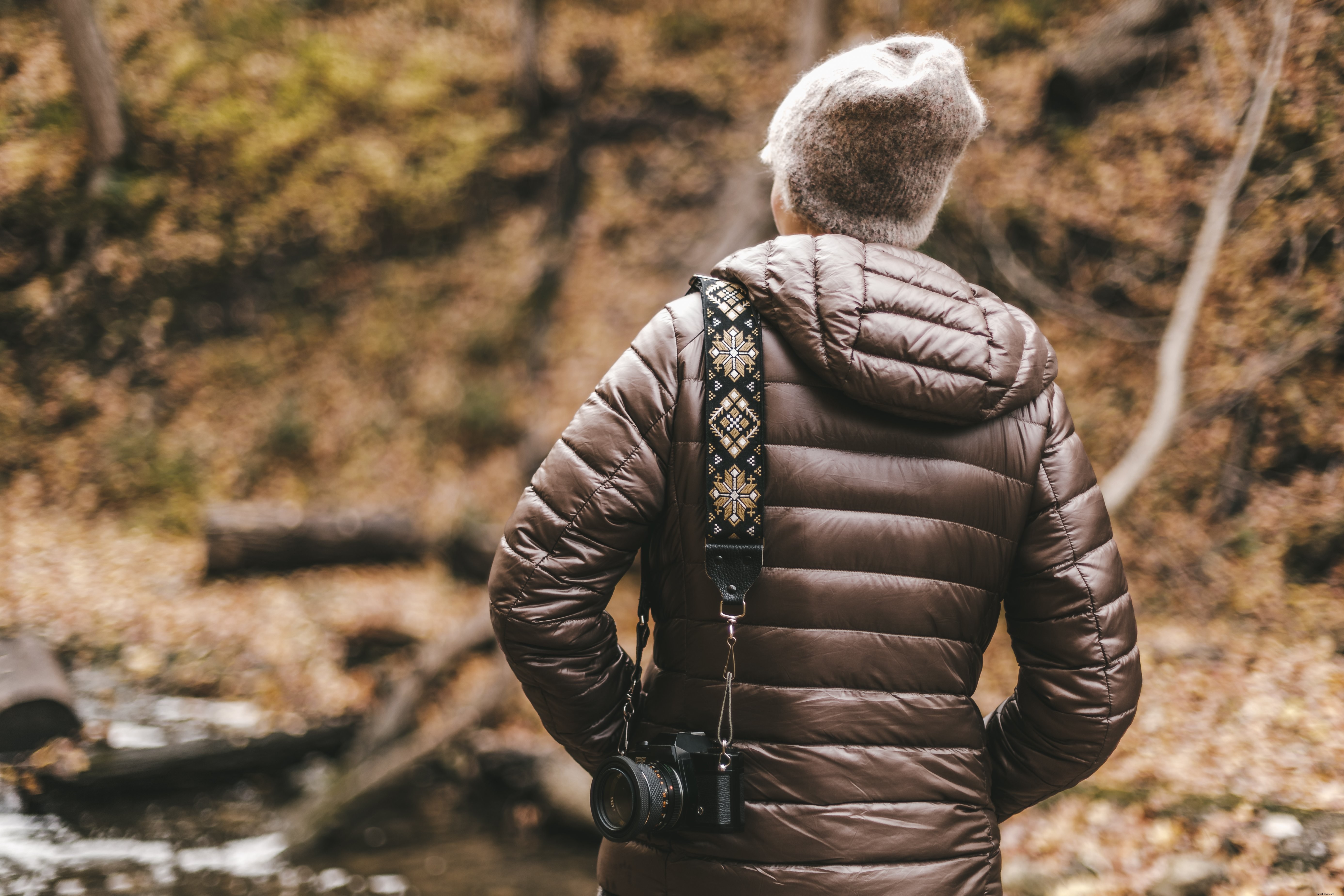 Professional Photographer with Camera and Strap Over Shoulder – Stock Photo