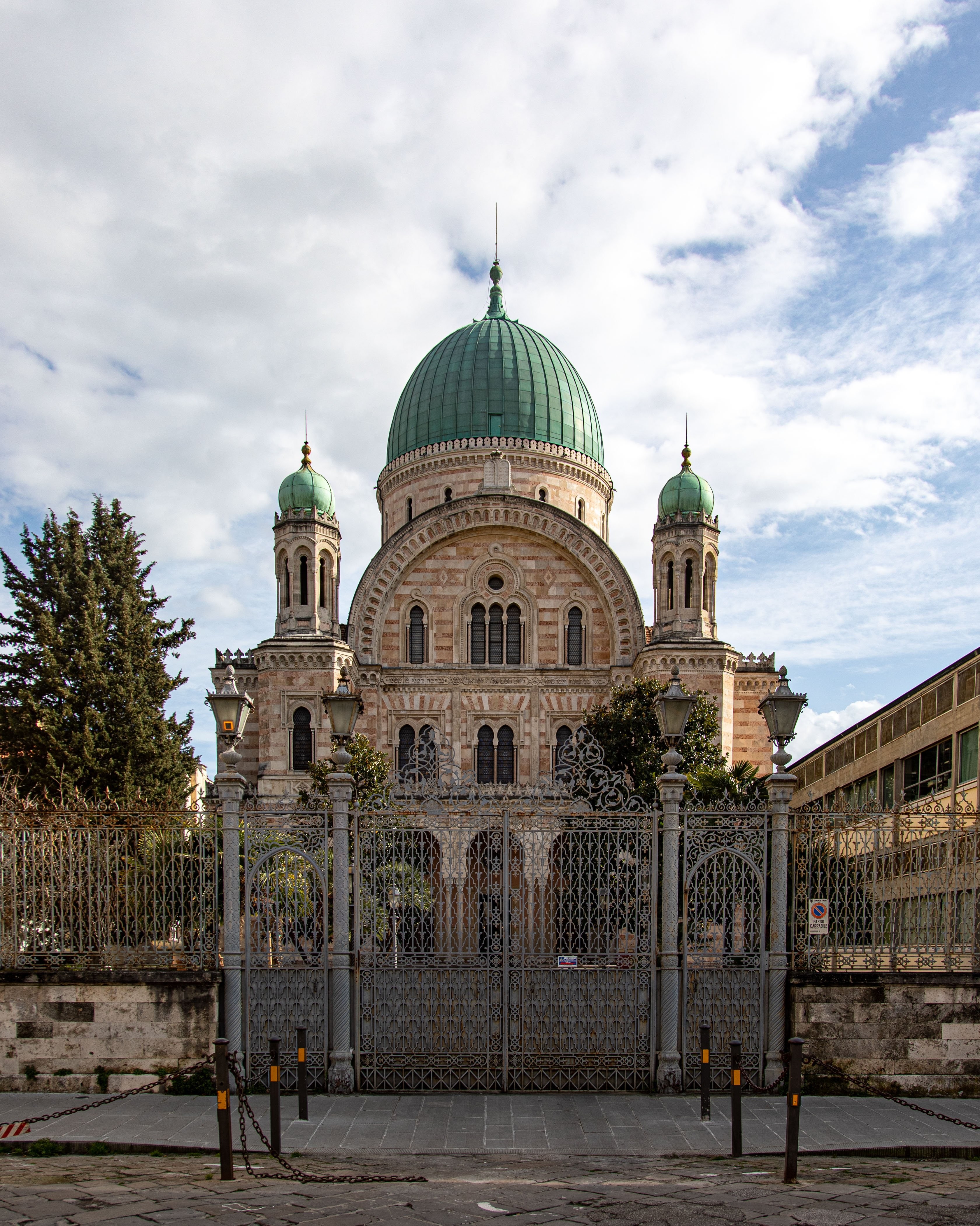 Stunning Photo of the Synagogue and Museum of Hebraic Art and Culture