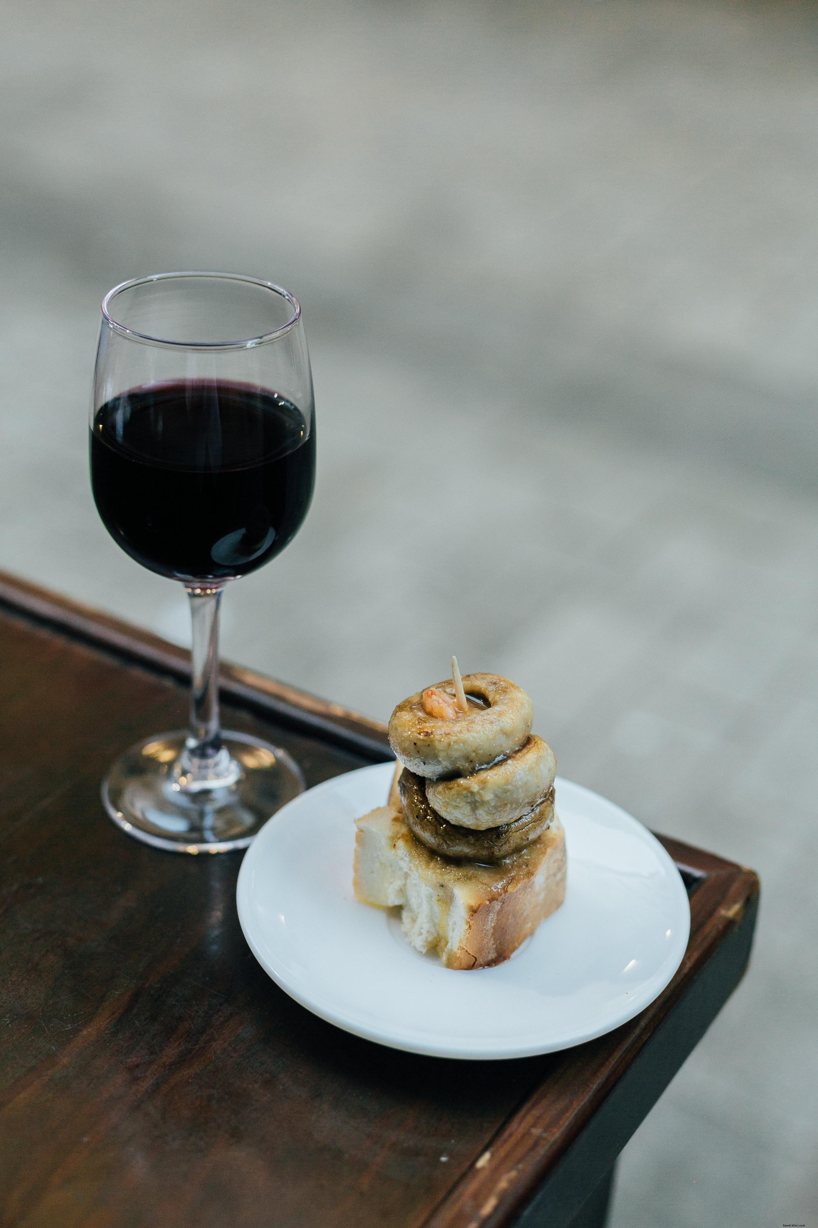 Exquisite Photo: Gourmet Mushrooms Paired with Rich Red Wine