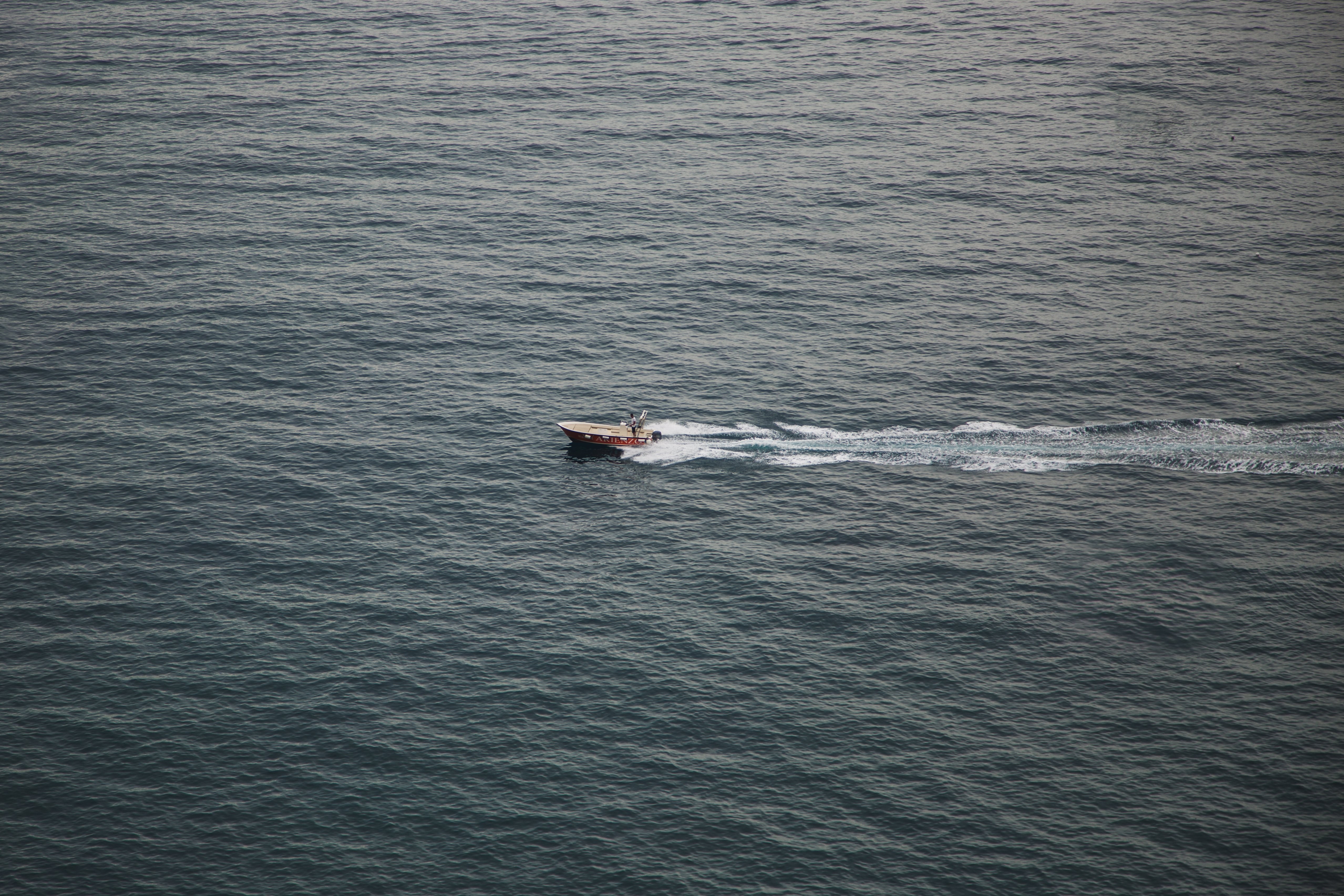 Stunning High-Resolution Photo of a Single Speedboat on Open Water