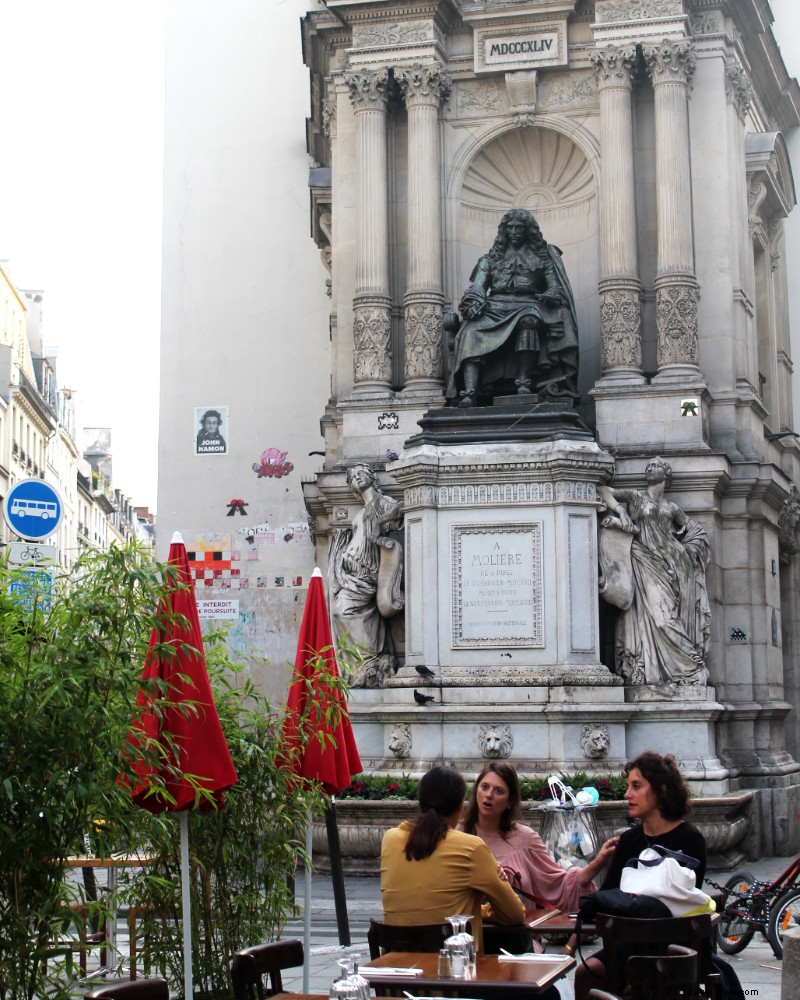 Ultimate Paris Neighborhood Stroll: Baguettes, Palaces & Pétanque