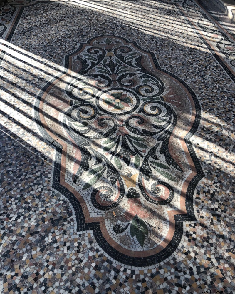 Ultimate Paris Neighborhood Stroll: Baguettes, Palaces & Pétanque