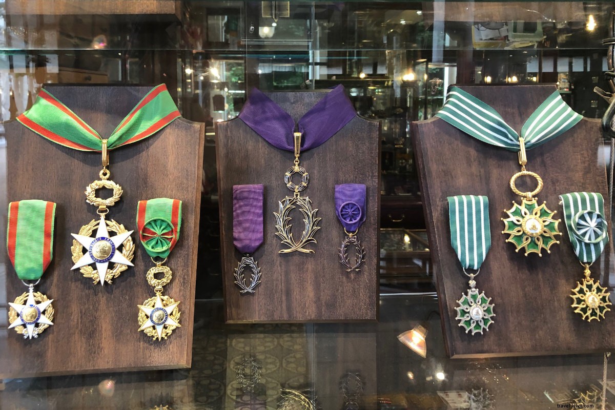 Ultimate Paris Neighborhood Stroll: Baguettes, Palaces & Pétanque