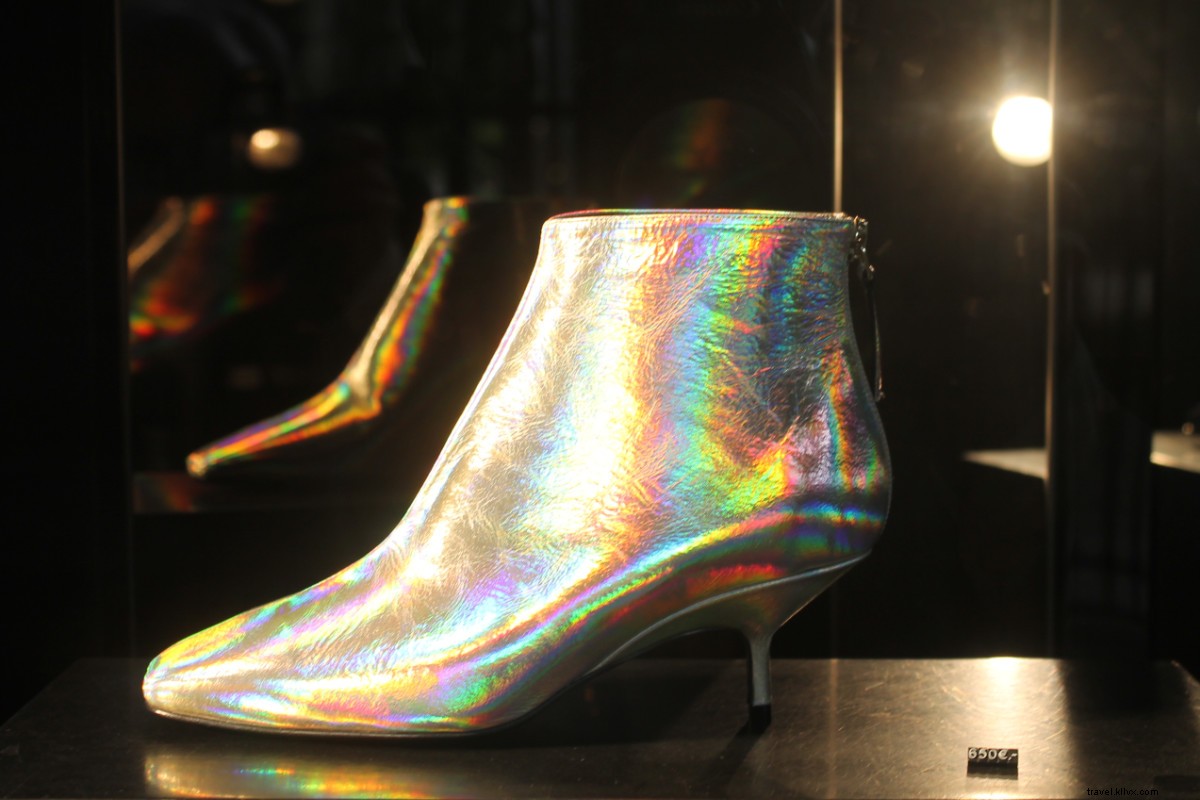 Ultimate Paris Neighborhood Stroll: Baguettes, Palaces & Pétanque