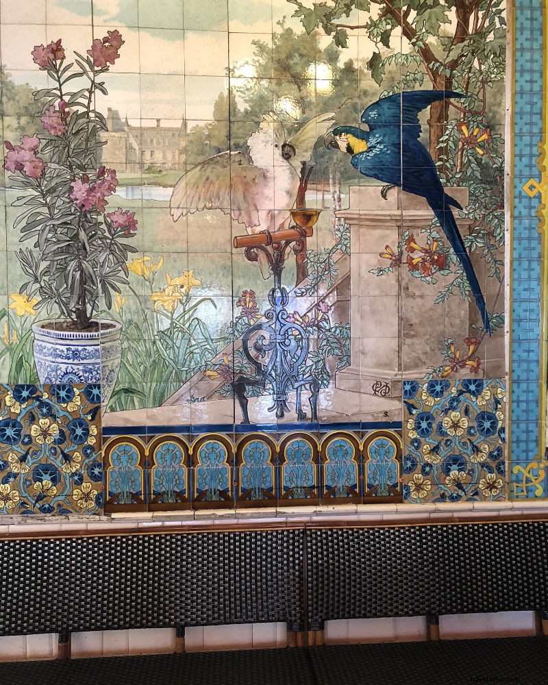 Ultimate Paris Neighborhood Stroll: Baguettes, Palaces & Pétanque