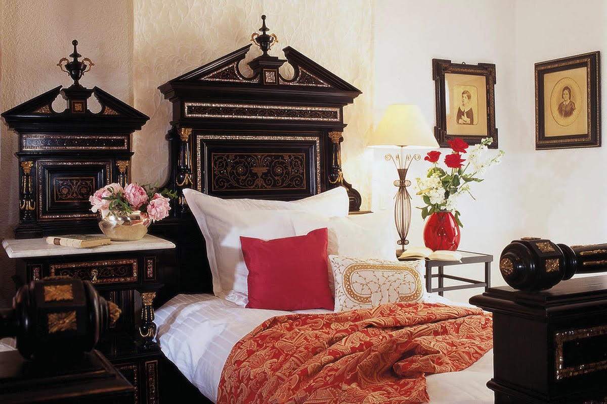 Naples Beyond Pizza: Insider s Guide to the City s Best Culinary Gems