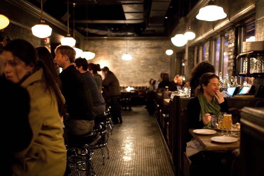 Eat Like a Chicago Local: Insider Guide to the Windy City s Best Bites