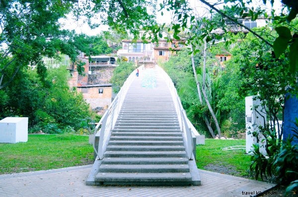 Tourist vs. Traveler: Insider s Guide to Authentic Puerto Vallarta, Mexico