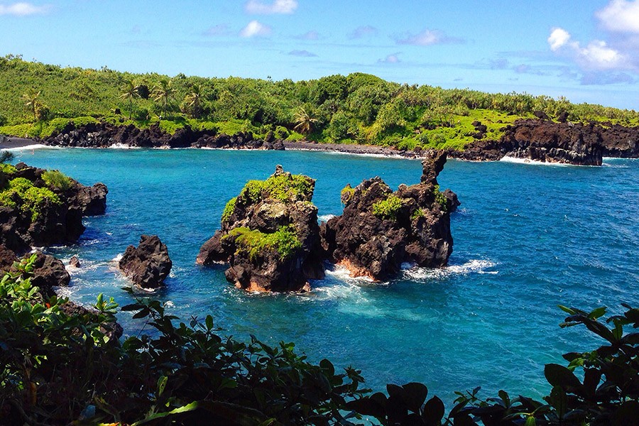 Solo Bliss in Hawaii: Dining and Thriving at the Table for One