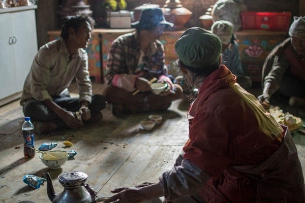Unexpected Lunch in a Tibetan Castle: A Serendipitous Adventure for Two Travelers