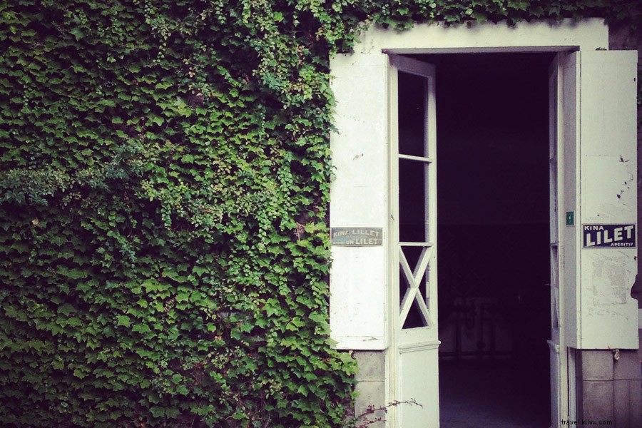 Discover Bordeaux: Historic Lillet Rouge Aperitif, Coastal Lunch & Atlantic Adventure