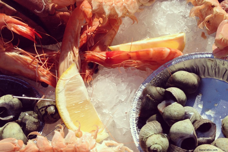 Discover Bordeaux: Historic Lillet Rouge Aperitif, Coastal Lunch & Atlantic Adventure