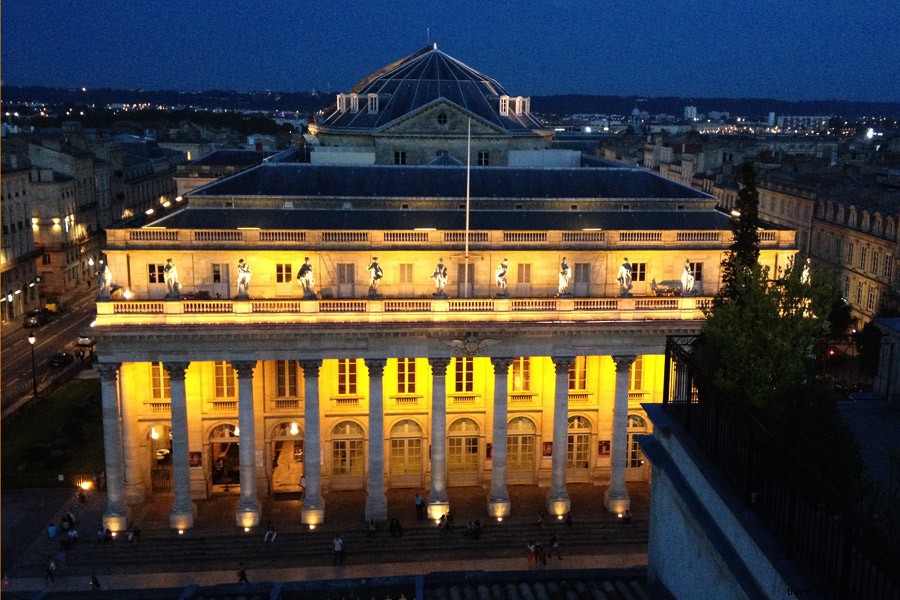 Discover Bordeaux: Historic Lillet Rouge Aperitif, Coastal Lunch & Atlantic Adventure