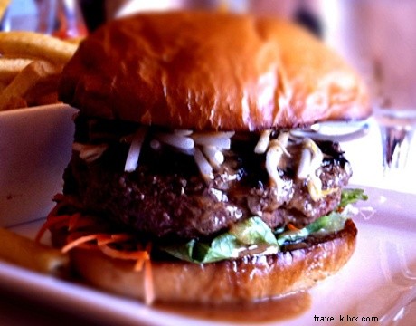 Ultimate Food Lover s Guide to Venice Beach: Insider Eats in LA s Quirky Coastal Spot