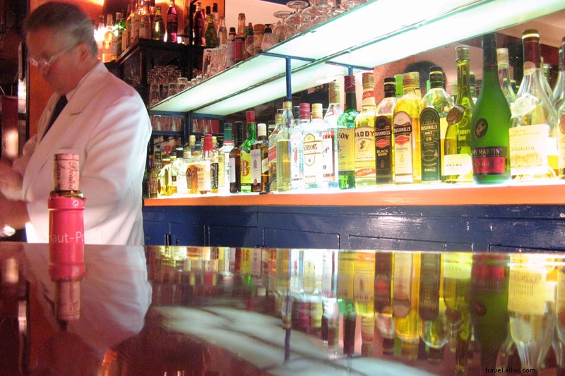 Rosebud: Paris s Enchanting Winter Bar Haven