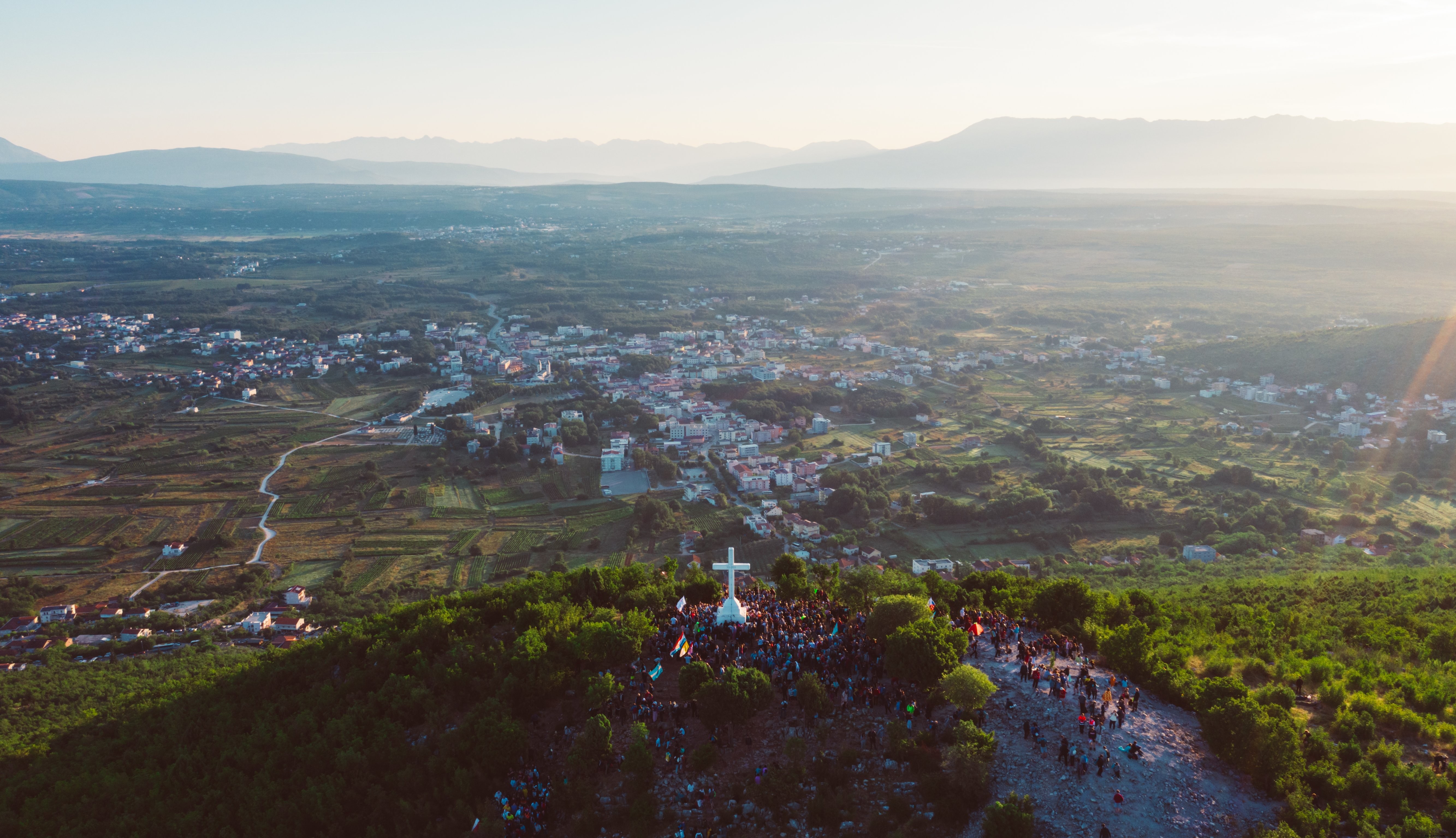 Stunning White Cross Overlooking Majestic Landscape – Captivating Photo