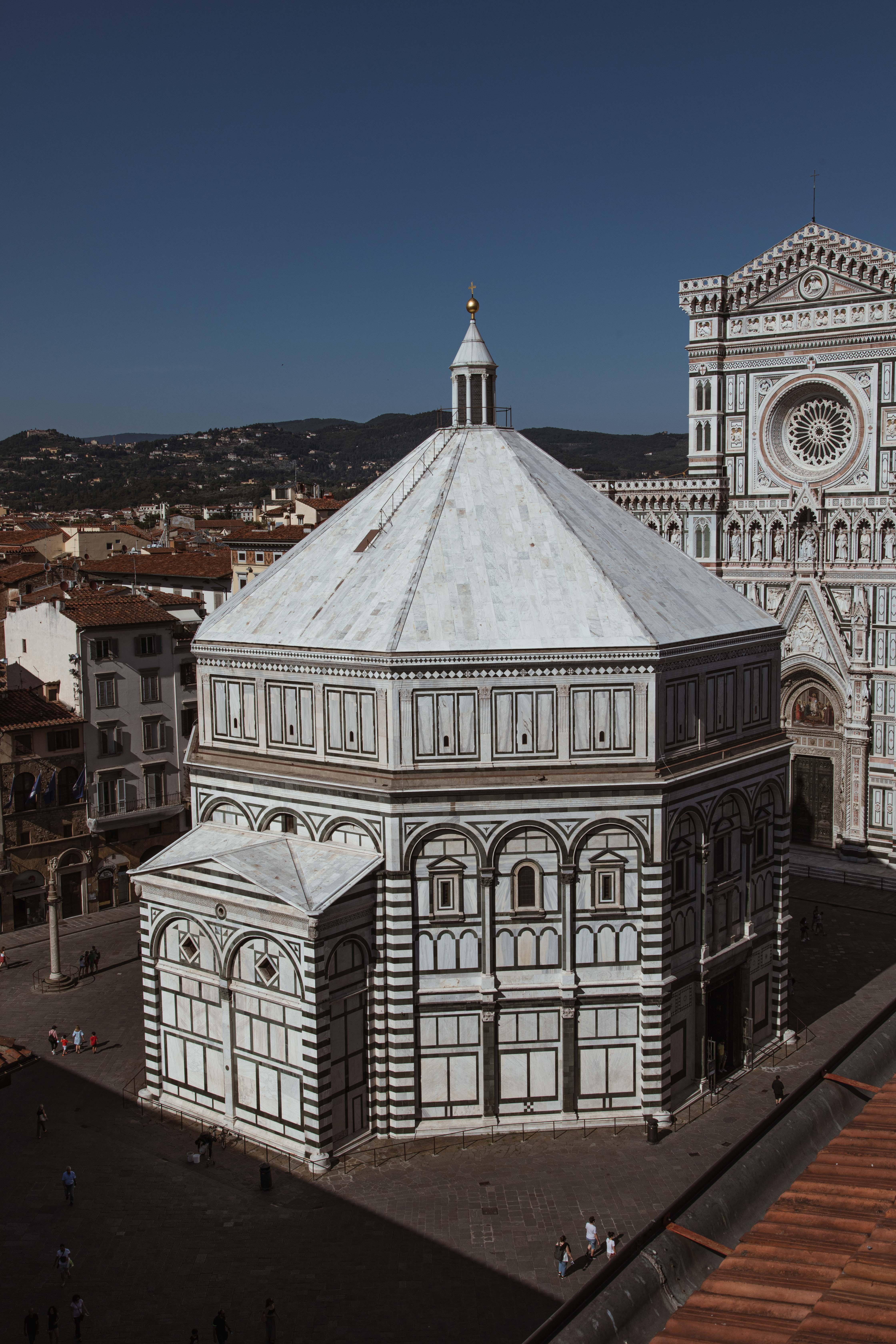 Stunning Italian Cathedral Under a Vibrant Deep Blue Sky – Breathtaking Photo