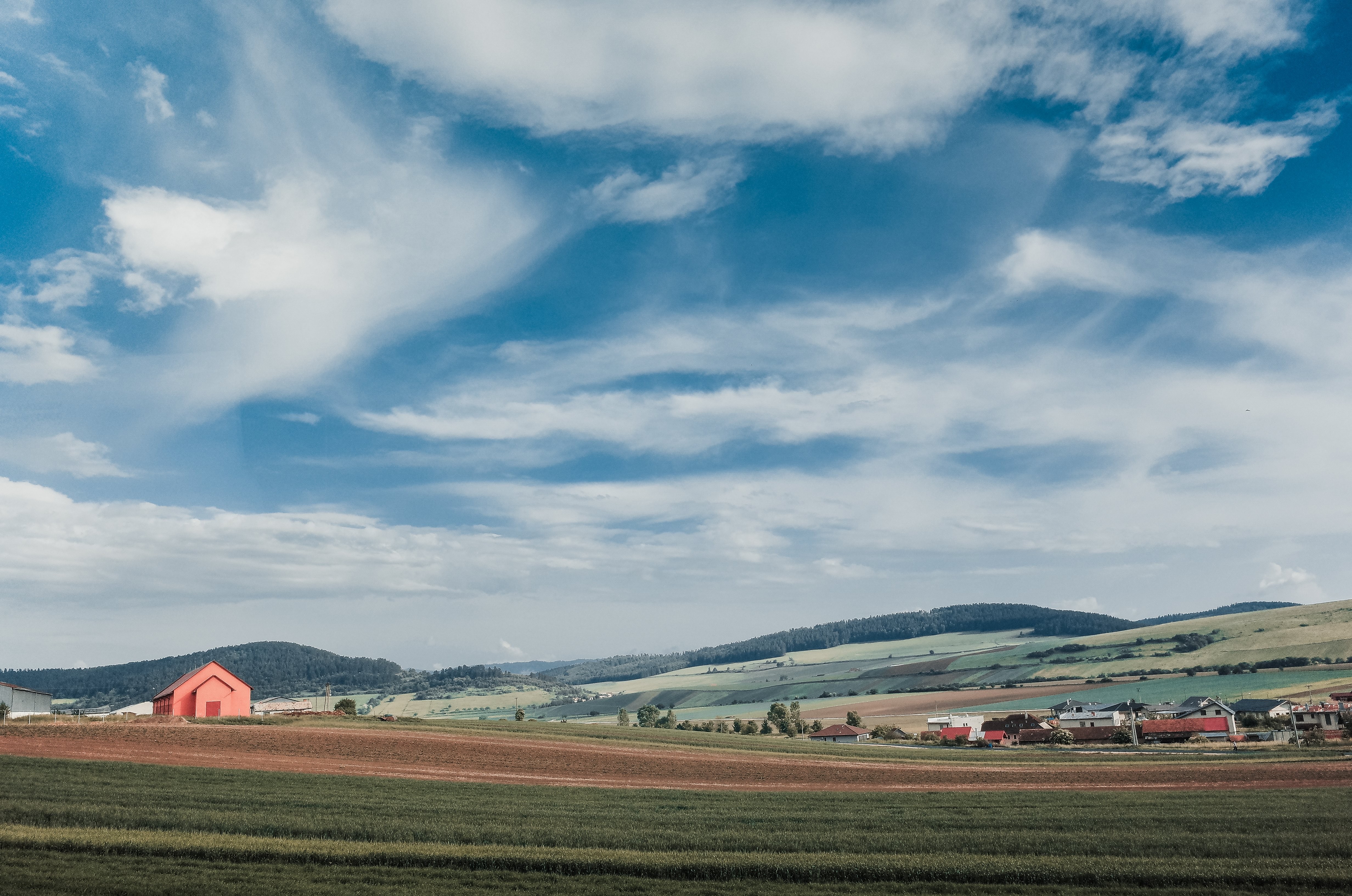 Serene Farmer s Fields Under Vast Blue Skies and Fluffy White Clouds - Stunning Photo