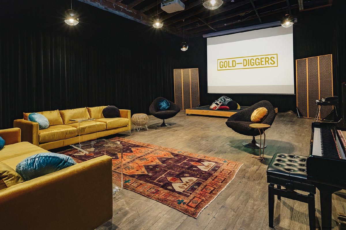 Gold-Diggers: Hollywood s Luxe Hotel by Day, Premier Recording Studio by Night