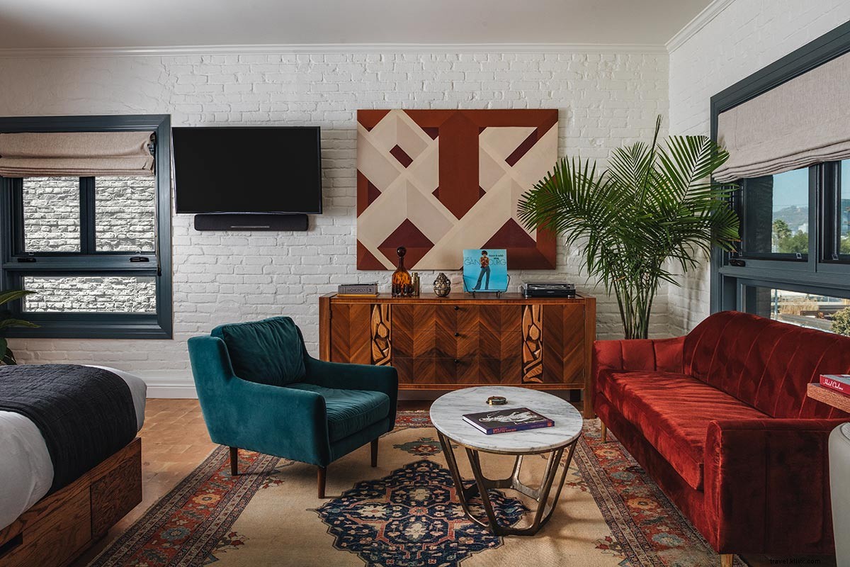 Gold-Diggers: Hollywood s Luxe Hotel by Day, Premier Recording Studio by Night