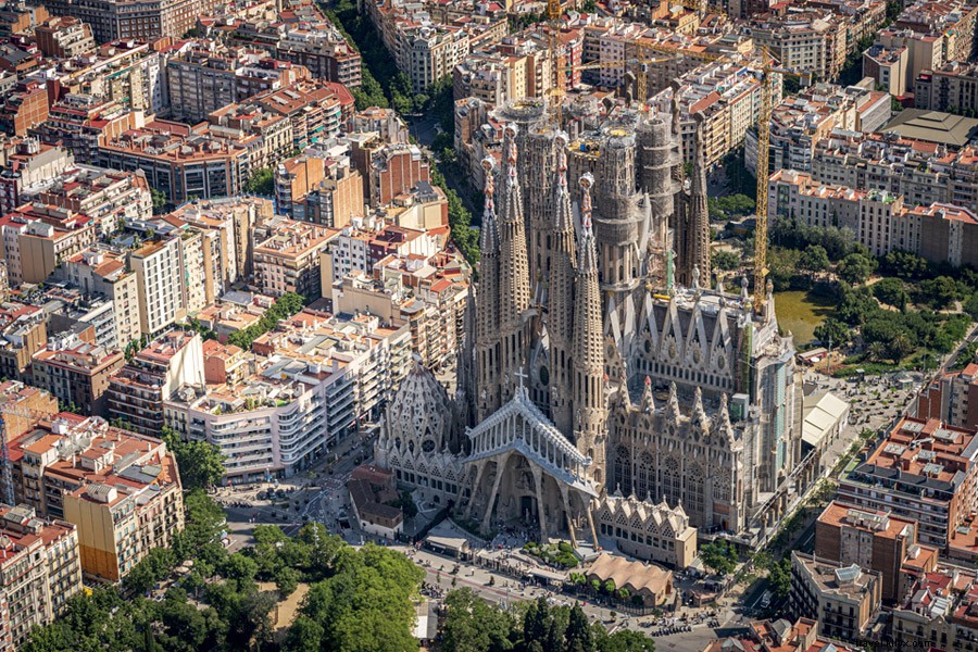 Barcelona s Architectural Icons: Unveiling Gaudí s Timeless Masterpieces