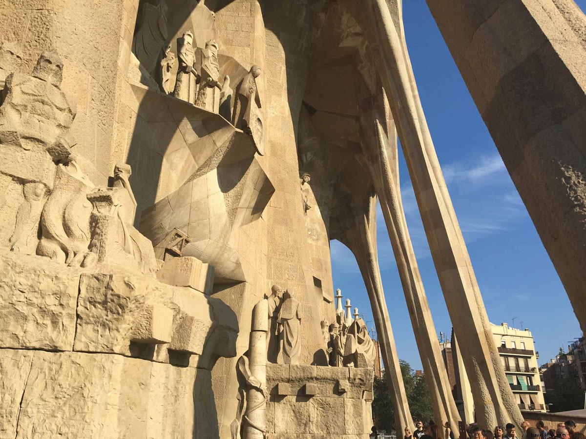 Barcelona s Architectural Icons: Unveiling Gaudí s Timeless Masterpieces