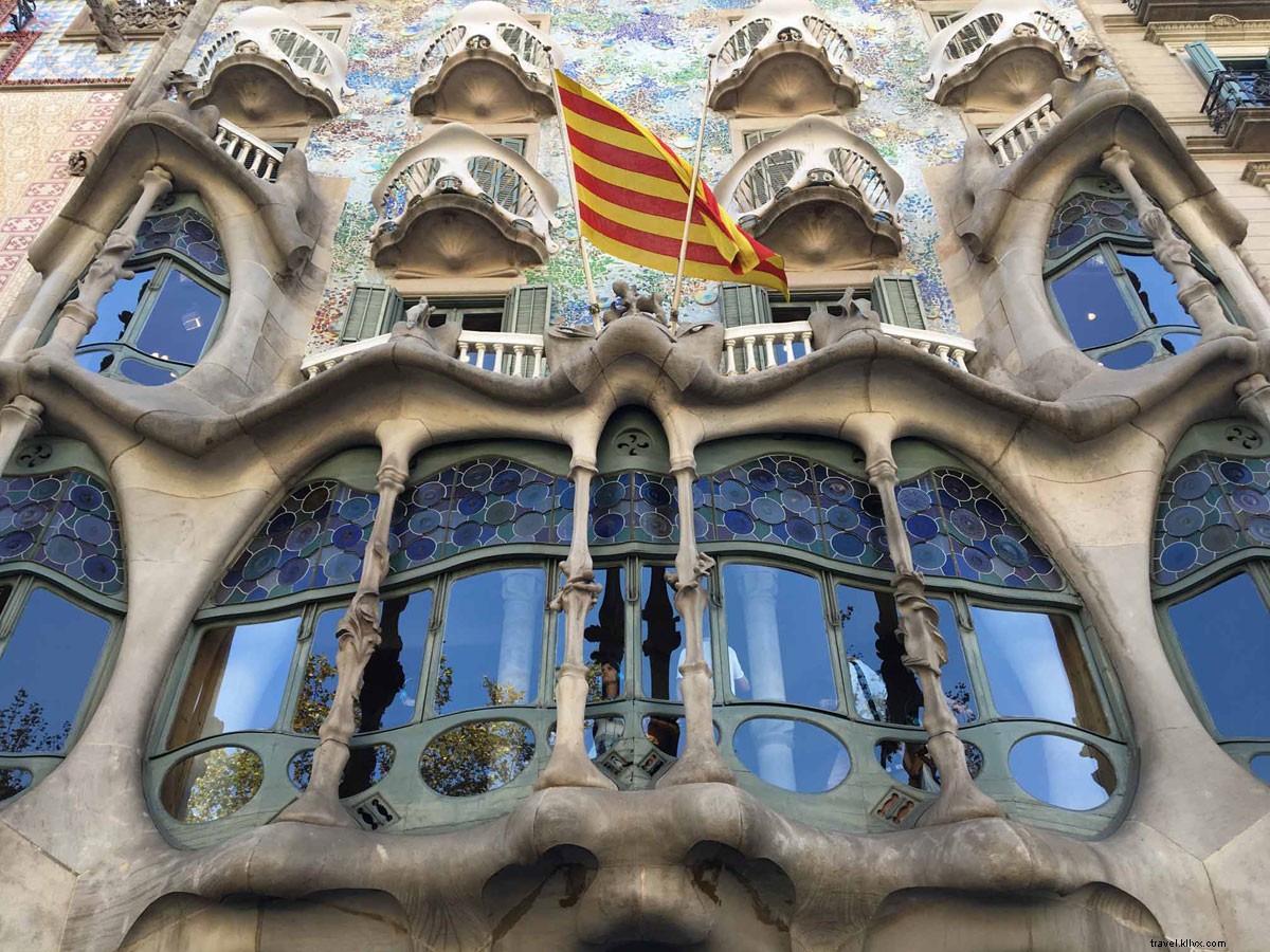 Barcelona s Architectural Icons: Unveiling Gaudí s Timeless Masterpieces