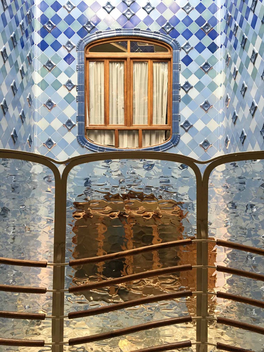 Barcelona s Architectural Icons: Unveiling Gaudí s Timeless Masterpieces