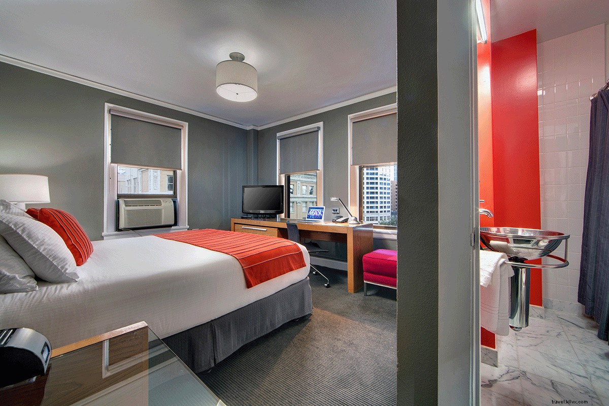 Hotel Max Seattle: Warhol Art & Nirvana Vibes in Vibrant Downtown
